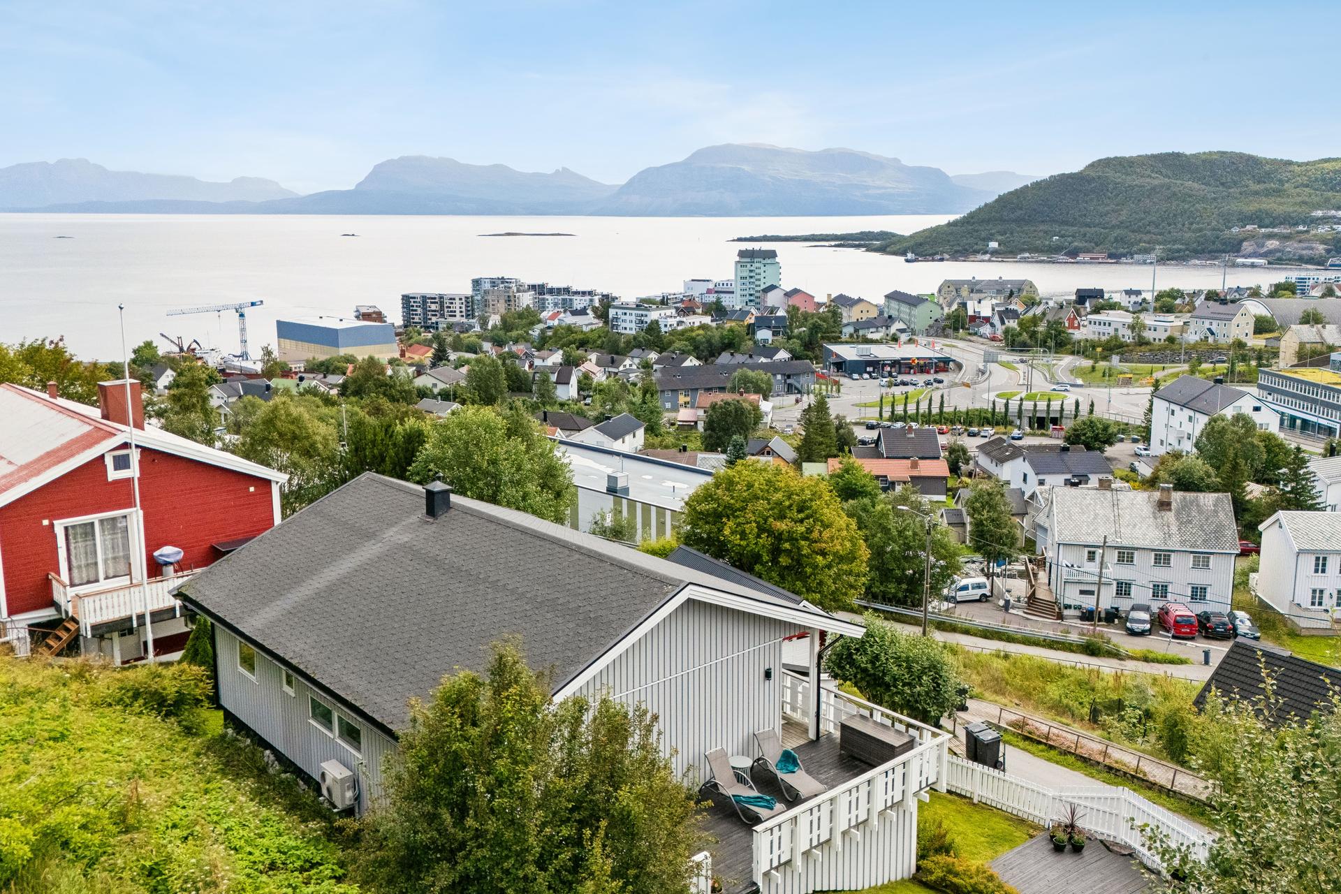 EiendomsMegler 1 v/Sondre Jakobsen ønsker velkommen til Skoltenstien 6! Foto: EFKT . Bilde nummer 1 av 3