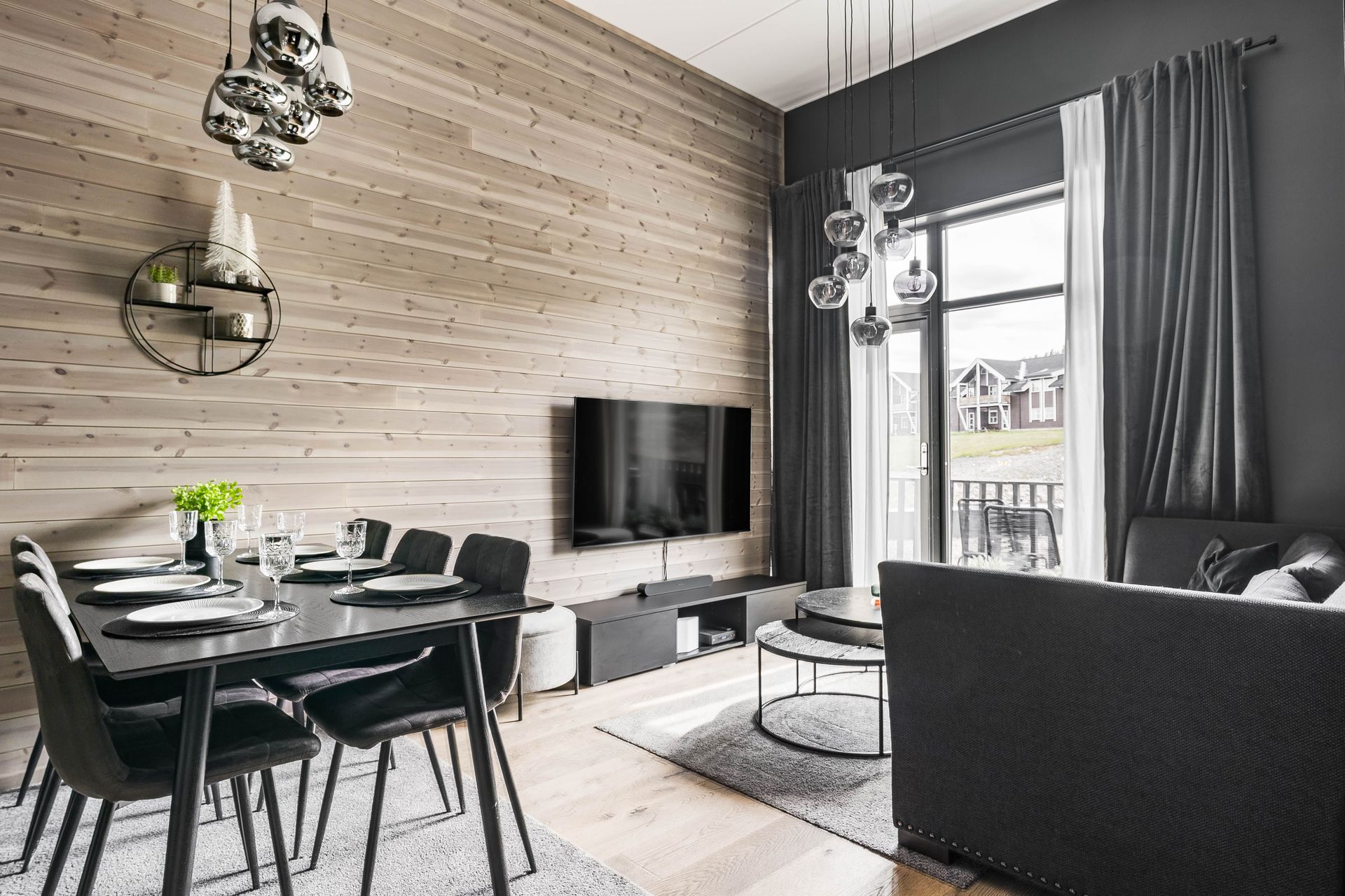 Velkommen til Velkomstvegen 43. Foto: Husfoto.. Bilde nummer 1 av 3