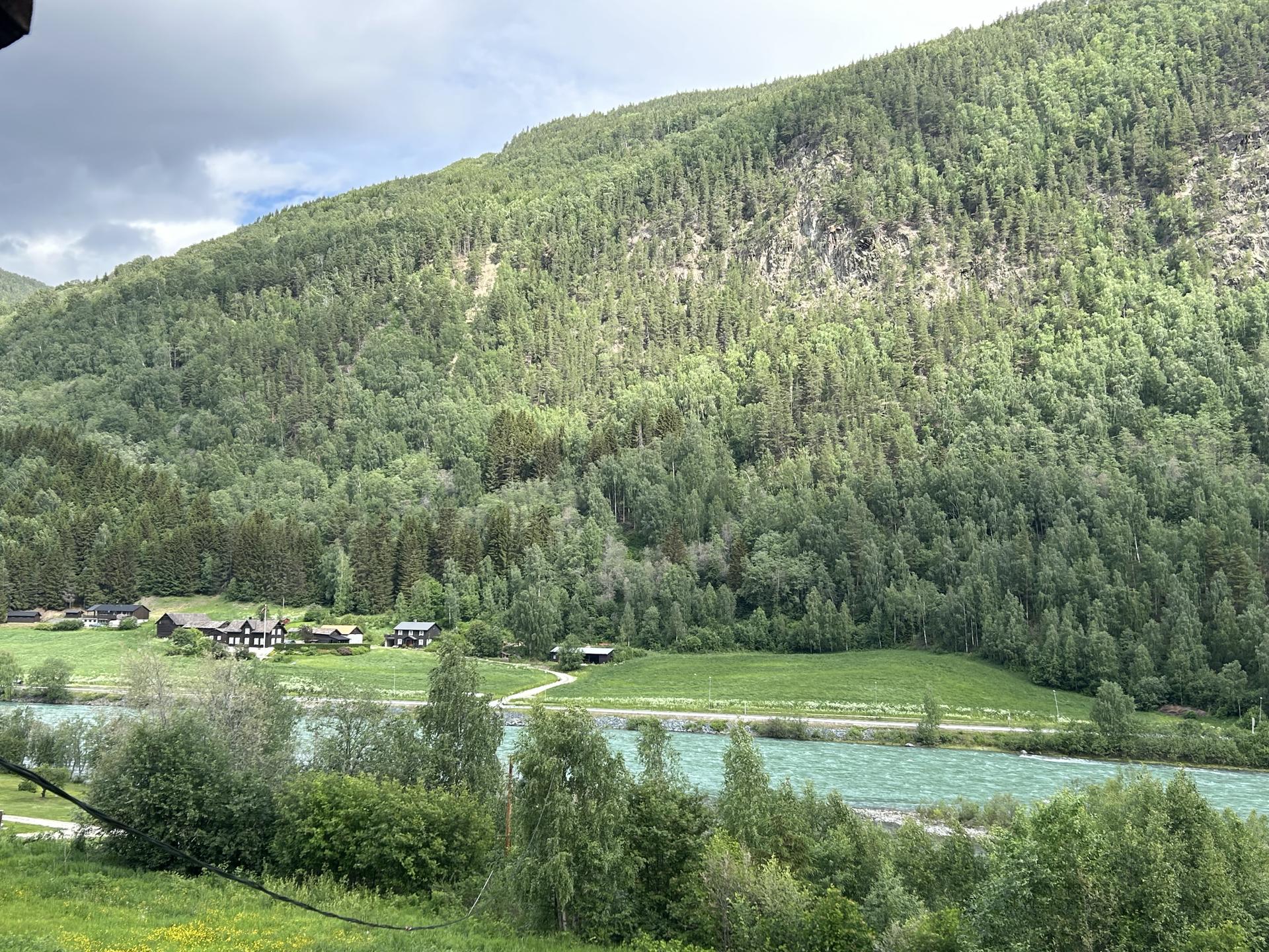Utsikt mot nord over Ottaelva. Bilde nummer 3 av 3