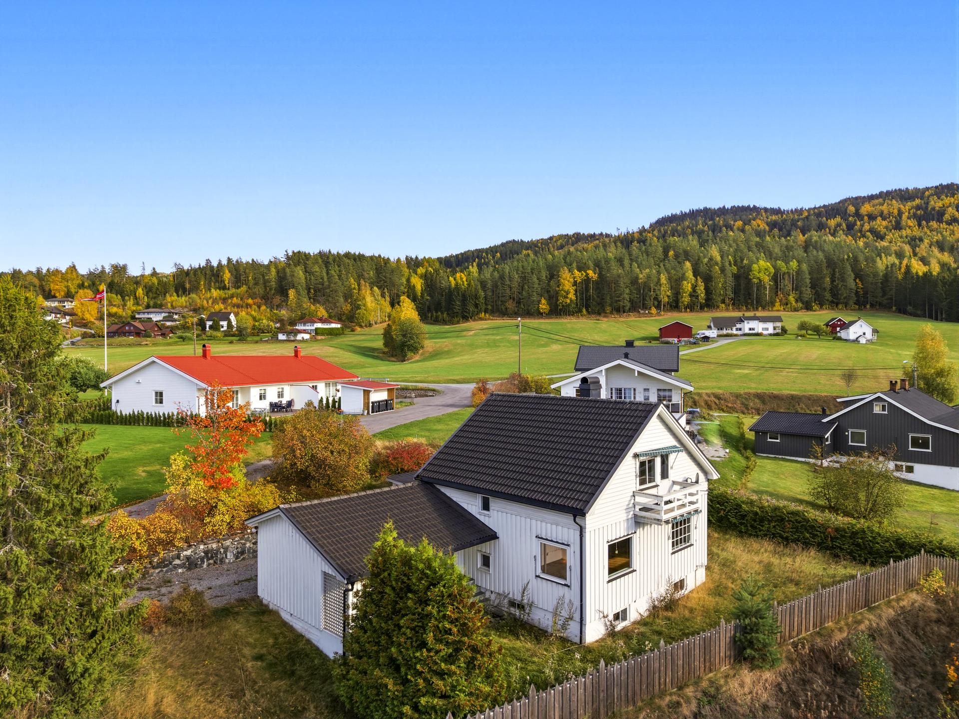 Velkommen til Bjørndalsveien 27. Foto: Viken Fototjenester v/ Eirik Andersen. Bilde nummer 1 av 3