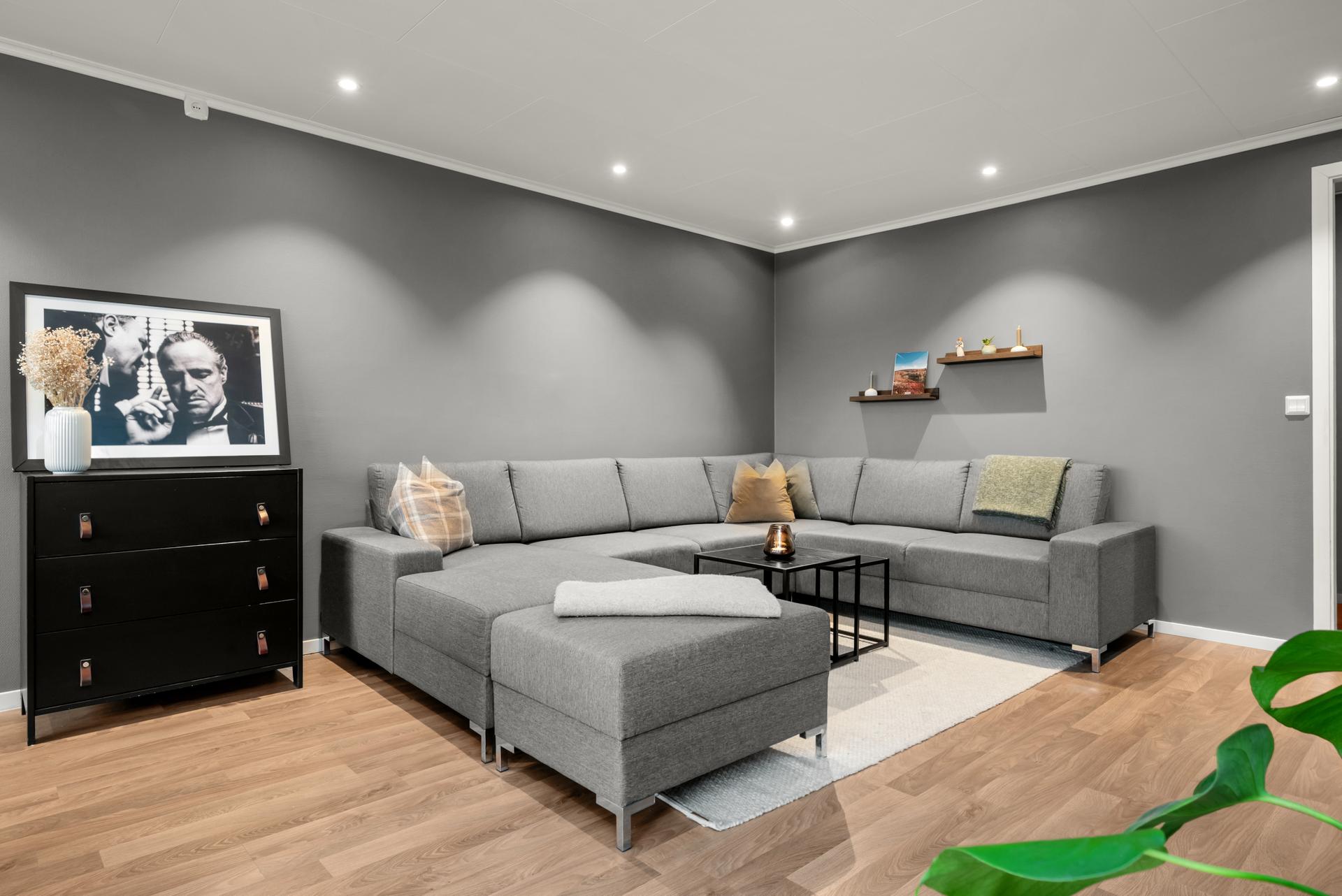 Leiligheten er oppført 1974 og er på 64m² BRA-i.. Bilde nummer 3 av 3