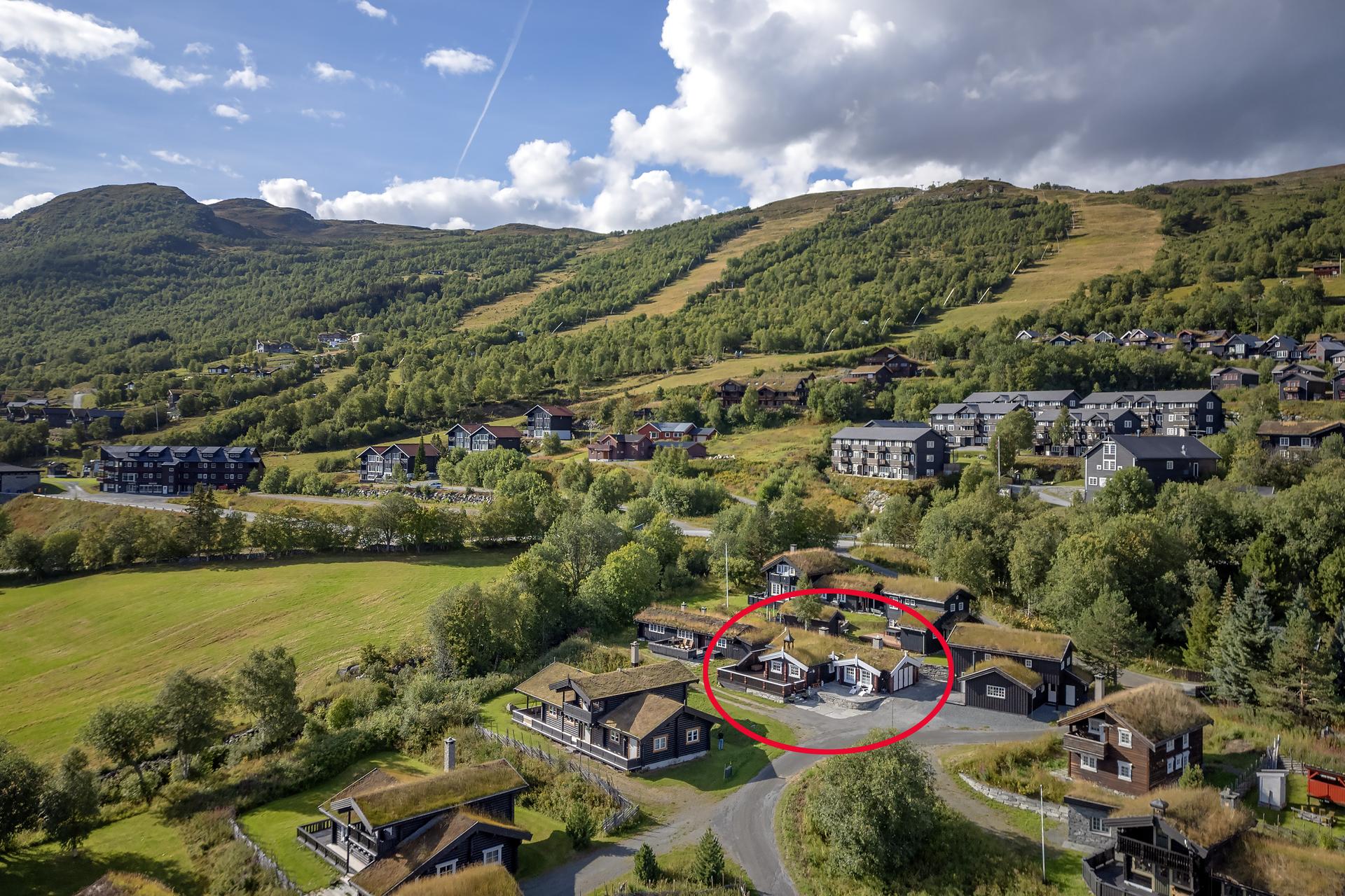 Per Hårstad v/Eiendomsmegler 1 har gleden av å presentere Øvre Stølsvegen 33! Foto: Ludvig Killingberg. . Bilde nummer 2 av 3
