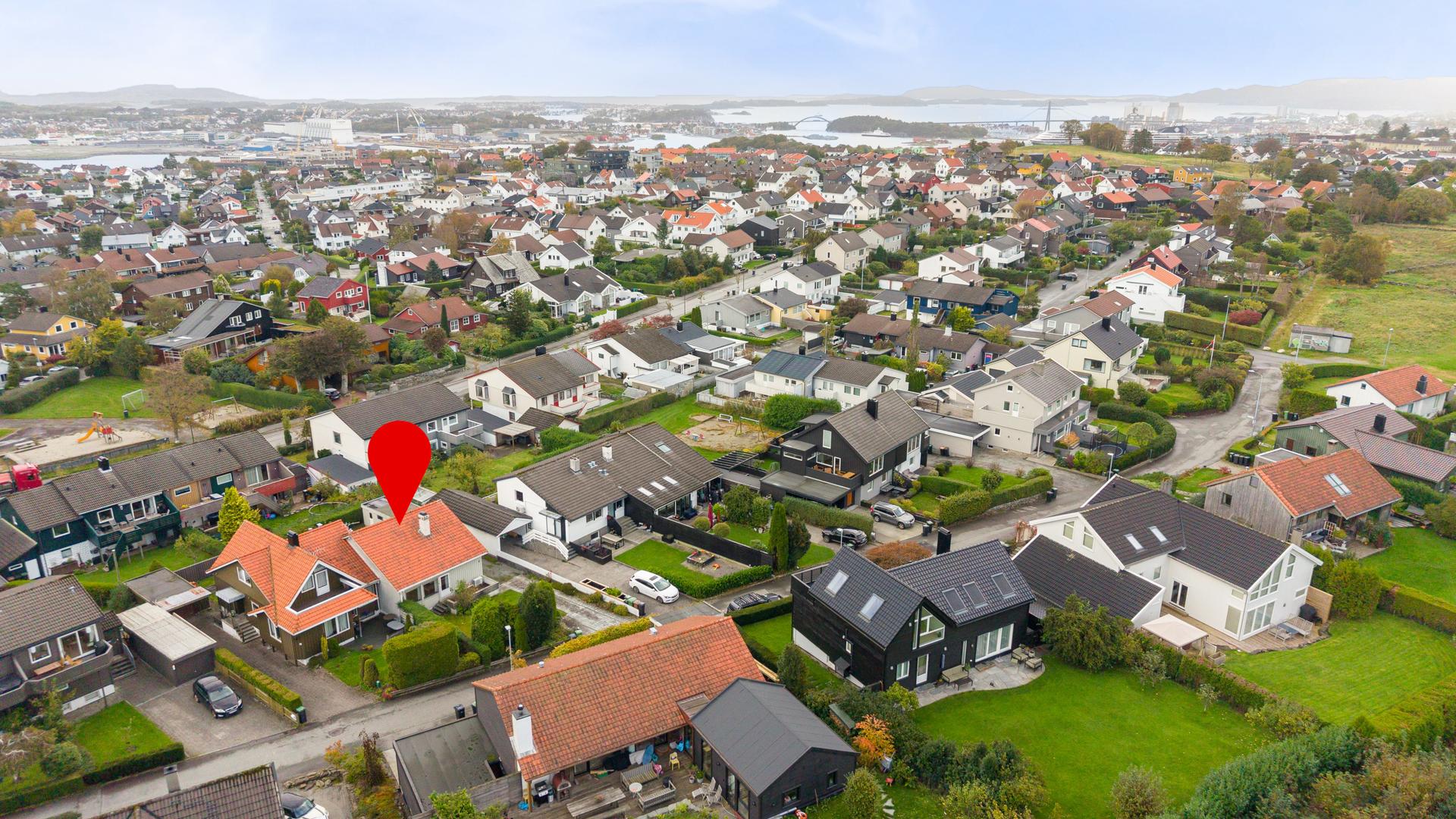 Nærområdet byr på turmuligheter ved Tastaveden og utsikt mot Byfjorden.. Bilde nummer 3 av 3