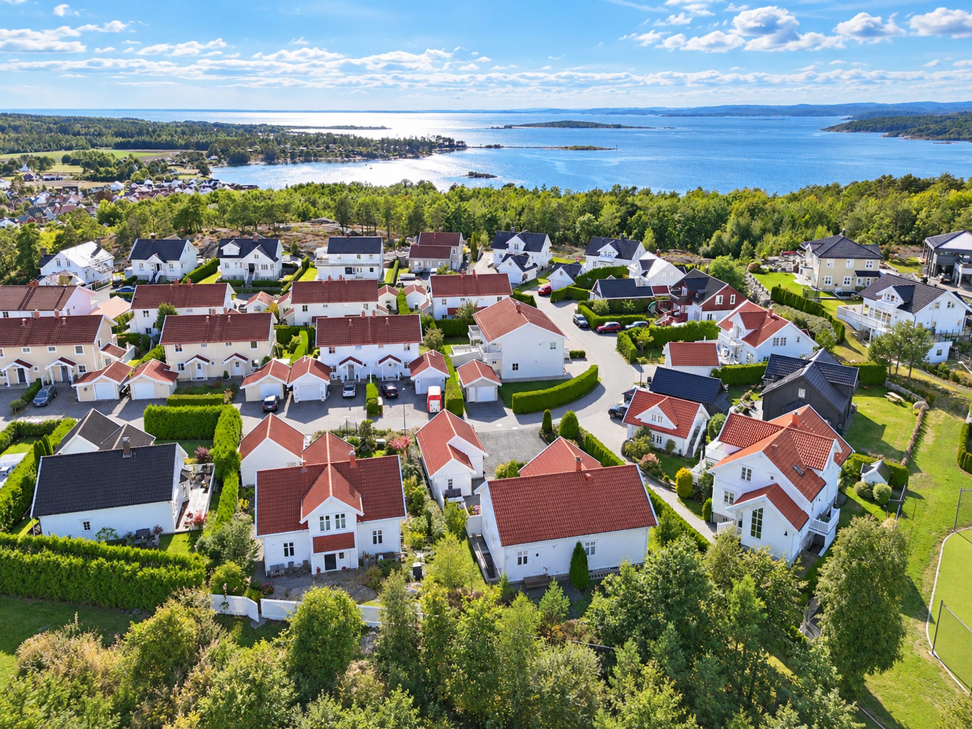 Dronebilder av eiendommen. Bilde nummer 2 av 3