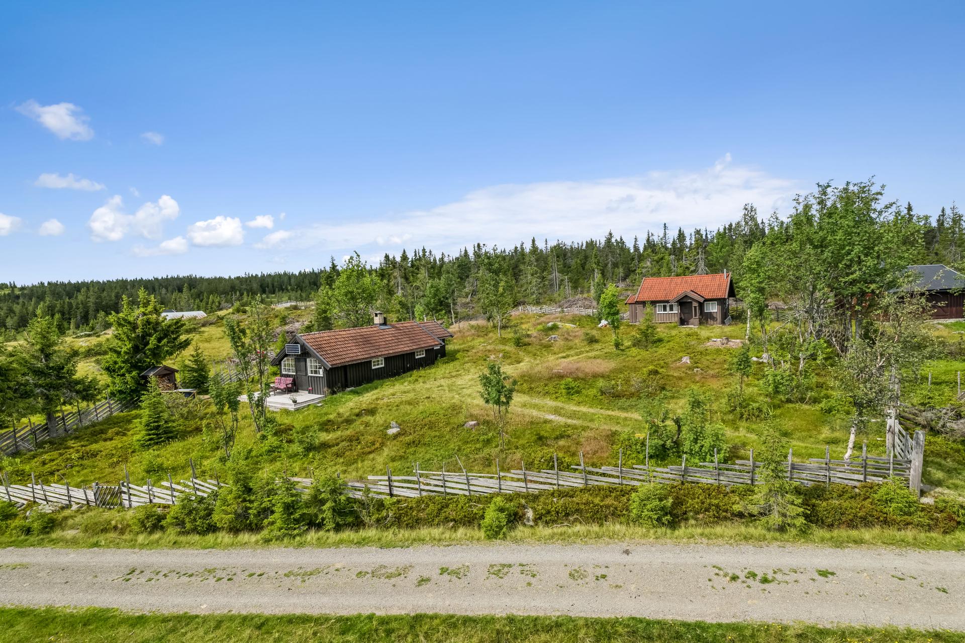 Velkommen til dette idylliske tunet på Nøkkelåsen! Foto: EFKT Kristian Haug . Bilde nummer 1 av 3