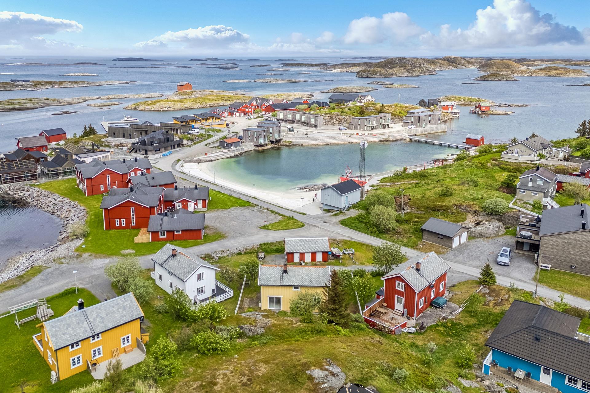 EiendomsMegler 1 v/Gisle Kallestad har gleden av å presentere Hamnholmveien 6. Foto: EFKT. Bilde nummer 1 av 3