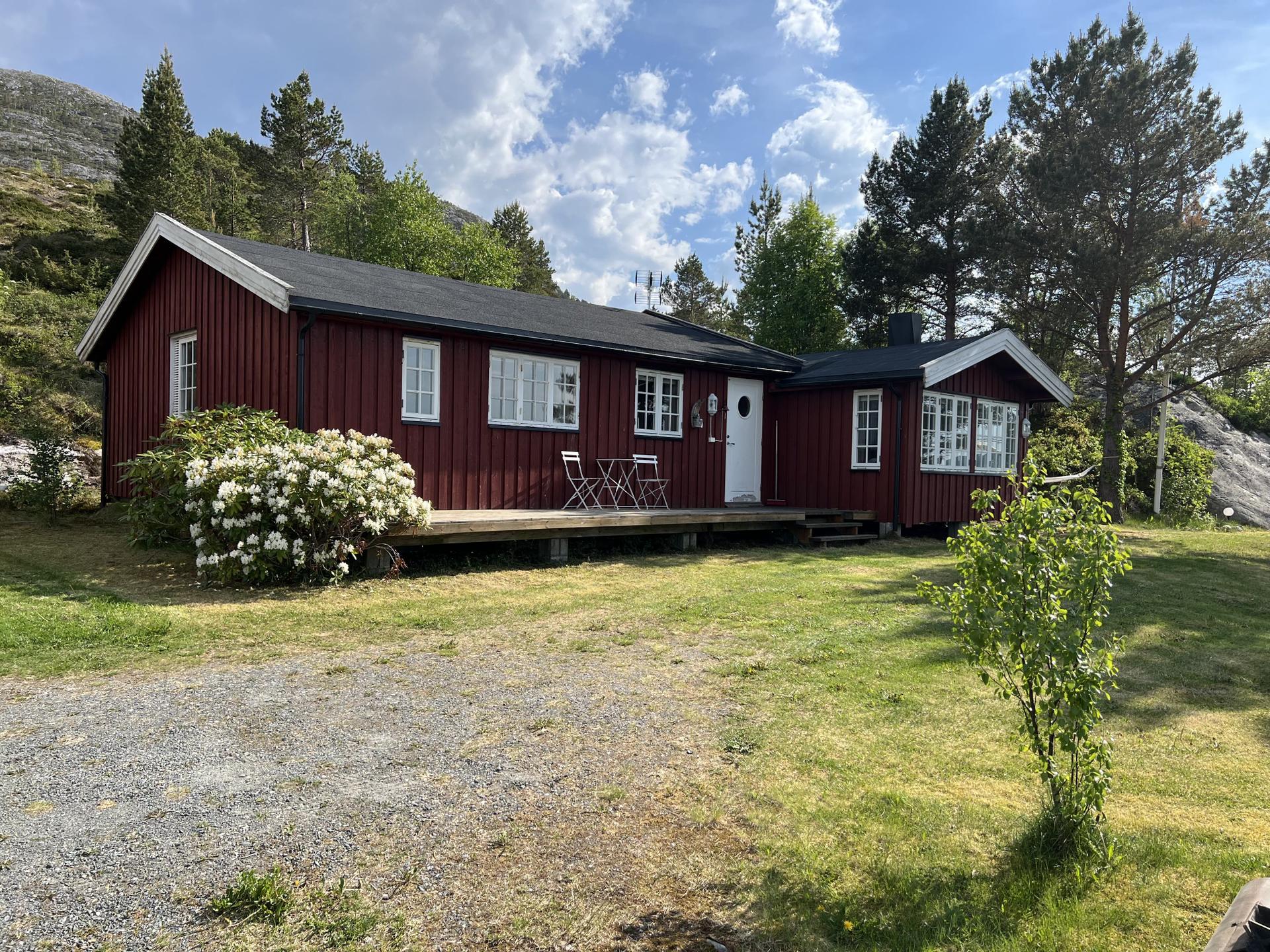 Selve hytta er opprinnelig oppført i 1980, men tilbygd og renovert i 2006. Bilde nummer 3 av 3
