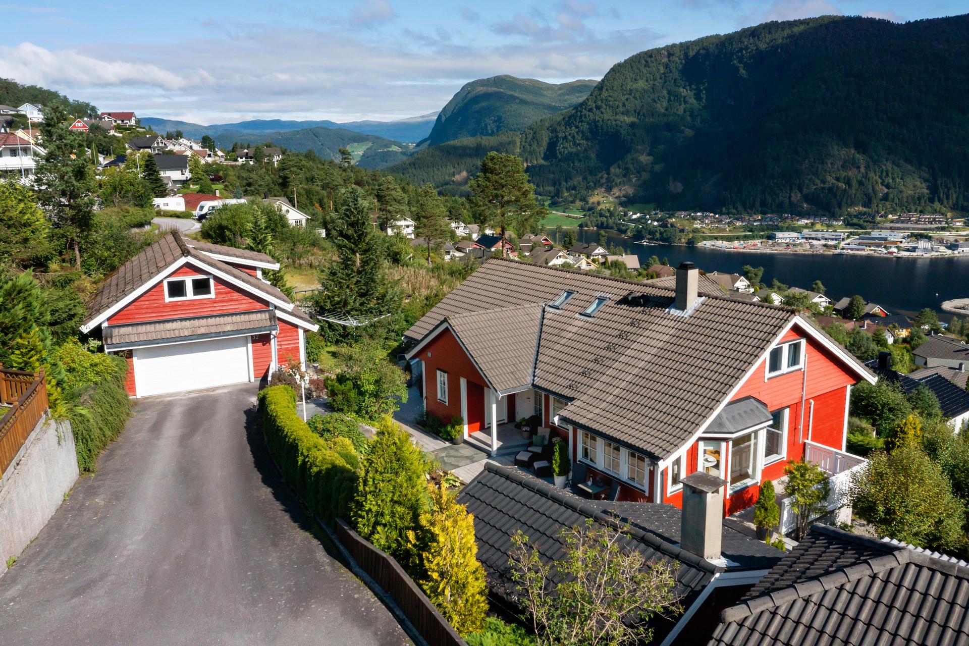 Velkommen til Brendeholten 32! Foto: [Vidar Helle v/Diakrit]. Bilde nummer 1 av 3