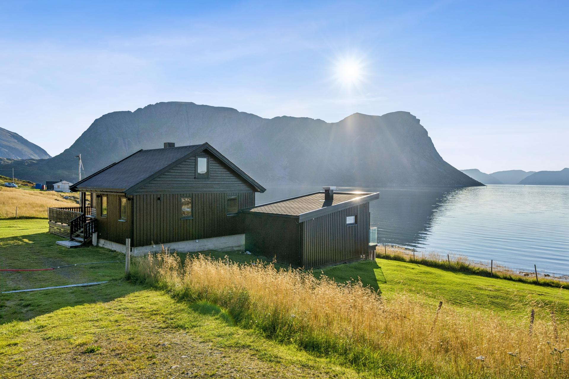 Velkommen til Seilandsveien 239! En fritidsbolig med spektakulær utsikt midt i hjertet av Seiland!. Bilde nummer 1 av 3