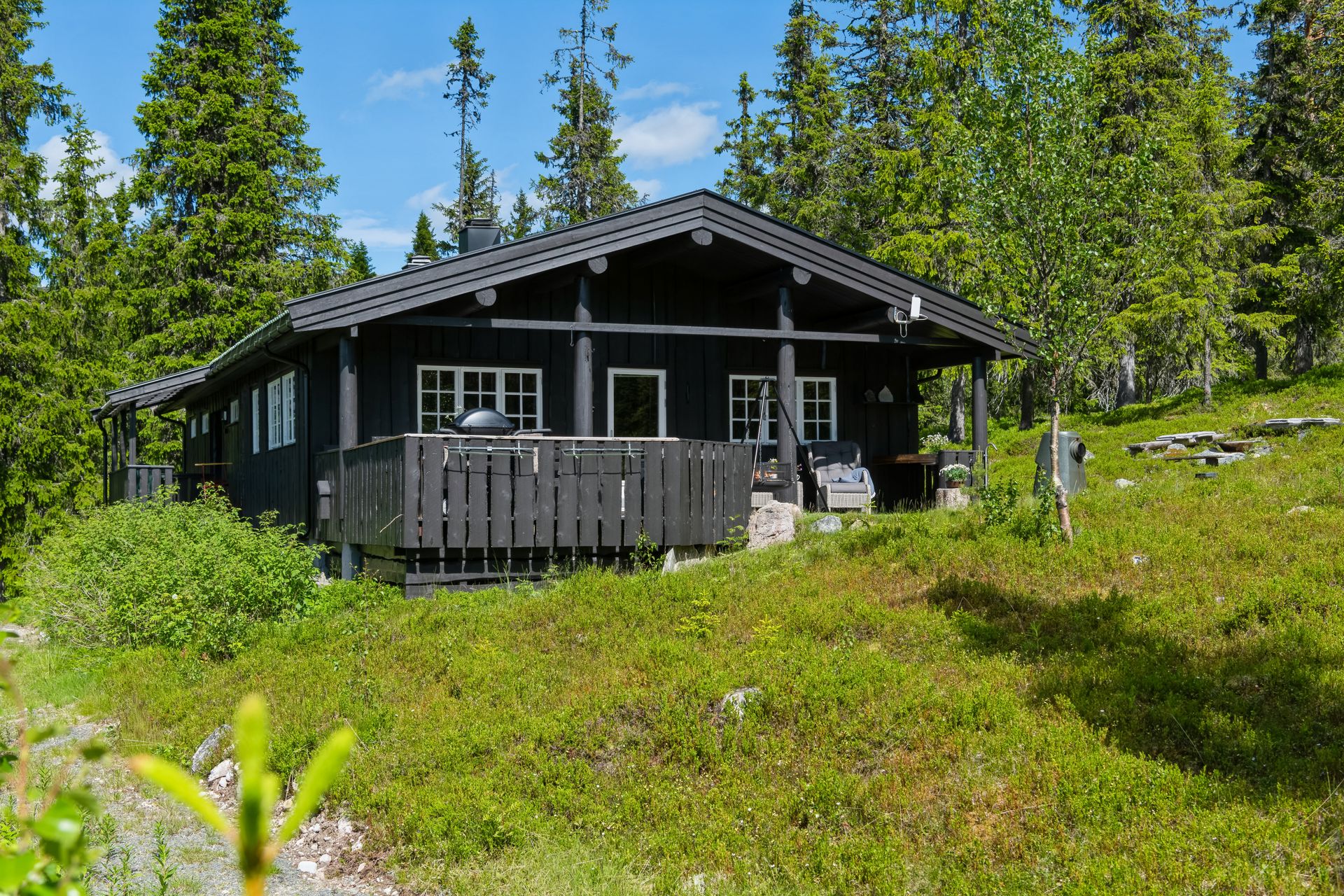Terrassen mot sør er utvidet i ca. 2014. Bilde nummer 3 av 3