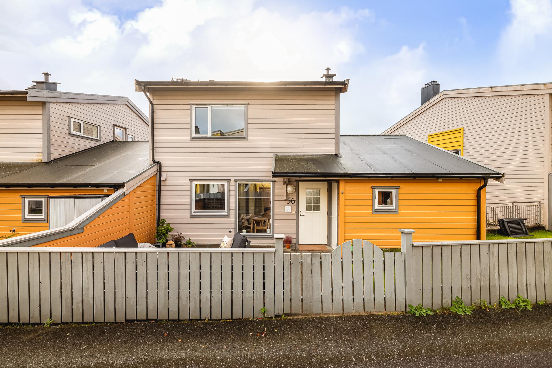 Familievennlig, innholdsrik, velholdt og lettstelt eiendom med sentral beliggenhet i Åsane. Velkommen til Myrdalshovden 56. Foto: Terje Arntsen / BARK Foto. Bilde nummer 1 av 3