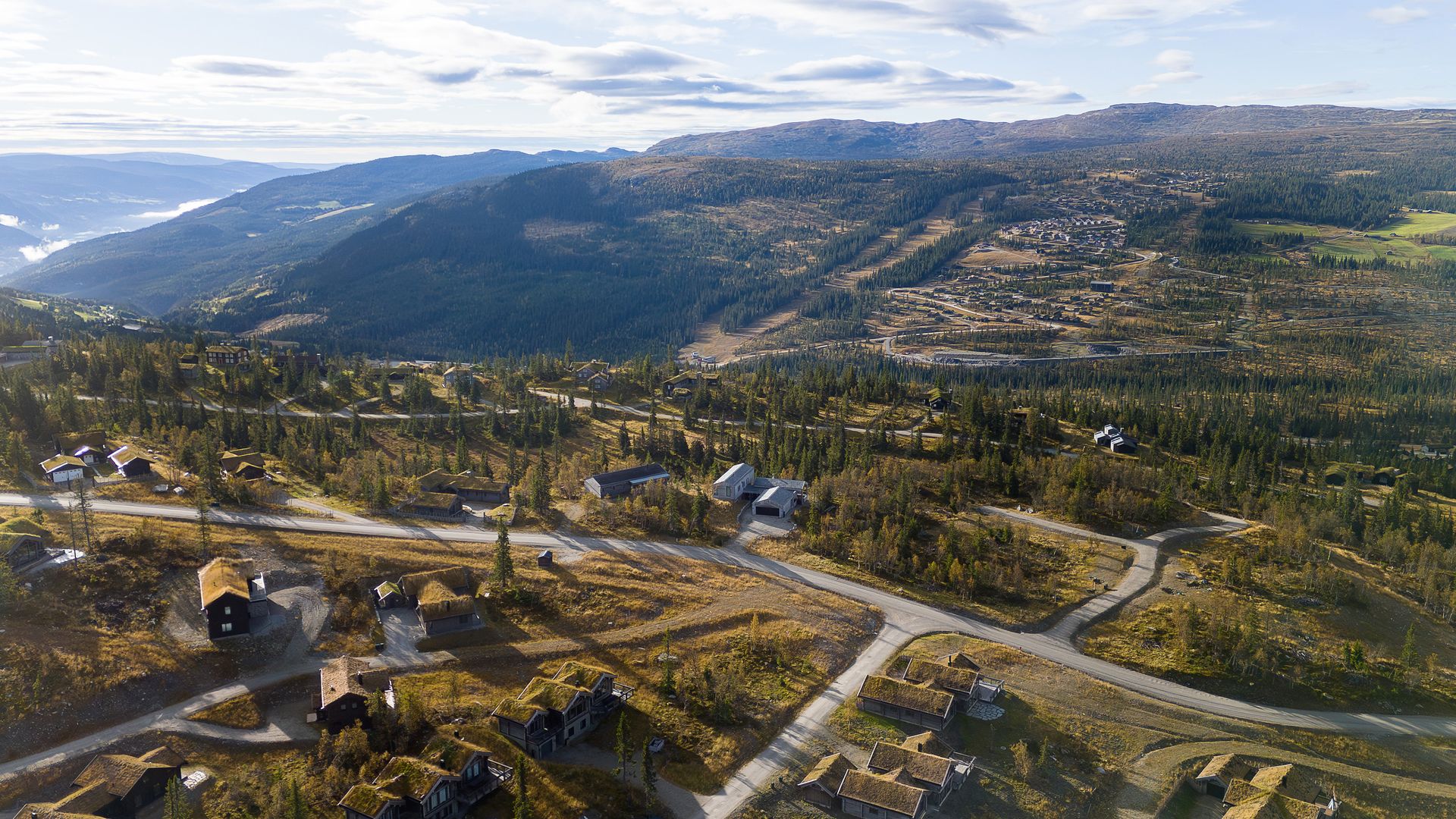 Kvitfjell ligger vakkert til på vestsiden av Gudbrandsdalen.. Bilde nummer 3 av 3