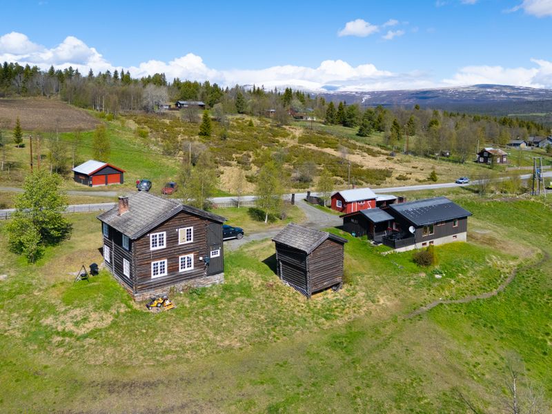 Skåbuvegen 2375 + 2377 