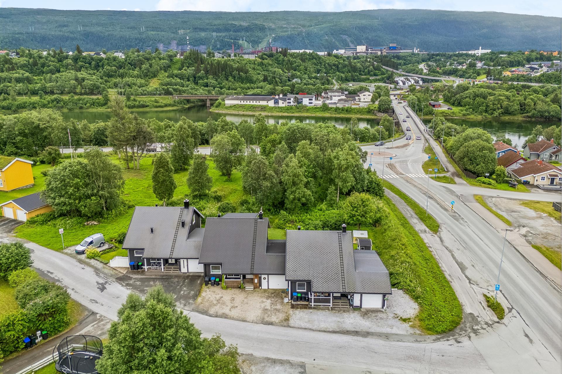 EiendomsMegler 1 v/Gisle Kallestad har gleden av å presentere Lensmann Olsens vei 2A. Foto: EFKT. Bilde nummer 1 av 3
