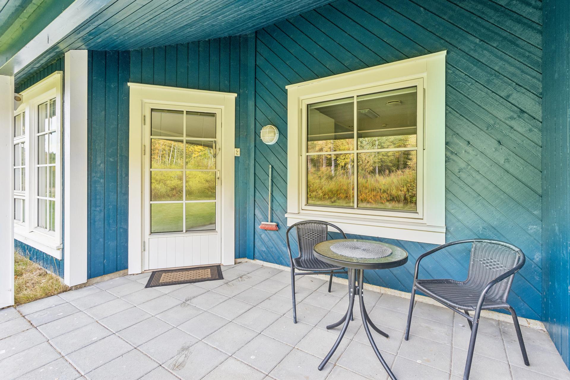 Praktisk 2-roms andelsleilighet på ett plan med trappefri adkomst og overbygget terrasse.. Bilde nummer 2 av 3