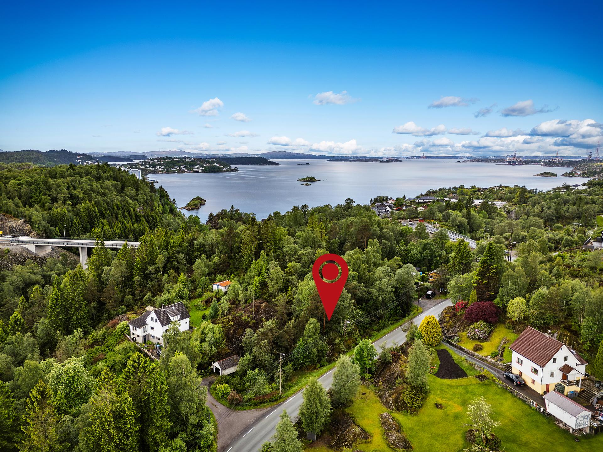 Tomten er avsatt til fremtidig tjenesteyting etter kommuneplanen. . Bilde nummer 3 av 3