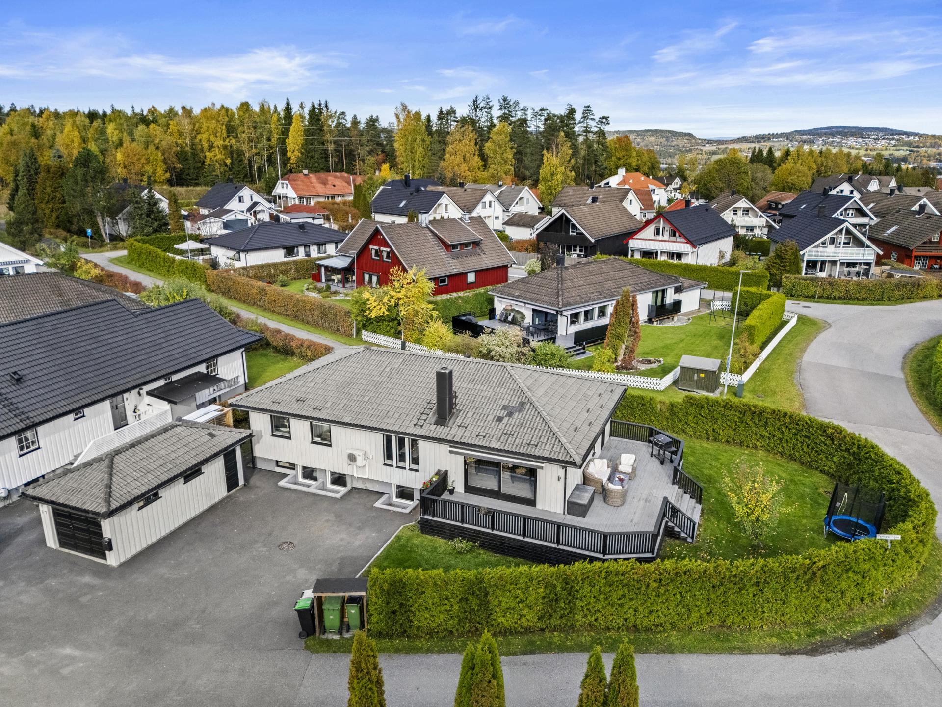 Velkommen til Tømtesvingen 17! Foto: Mads Karlsen Shuttr Eiendomsfoto. Bilde nummer 1 av 3