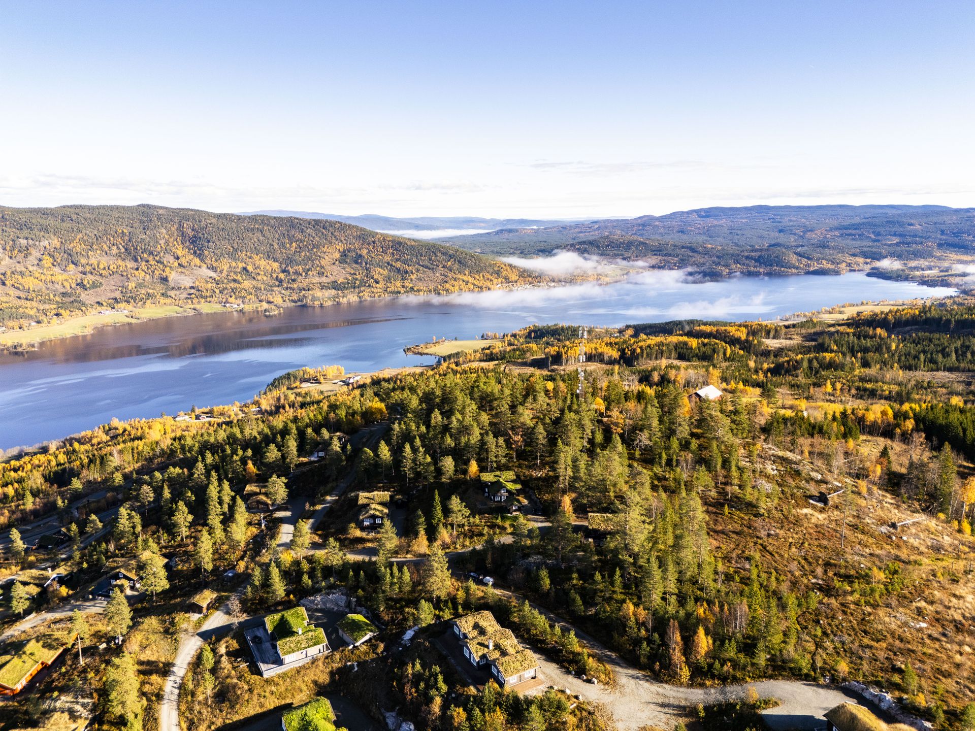 Eiendommen ligger i et attraktivt og naturskjønt hytteområde på Hovdekollen i Krødsherad.. Bilde nummer 3 av 3