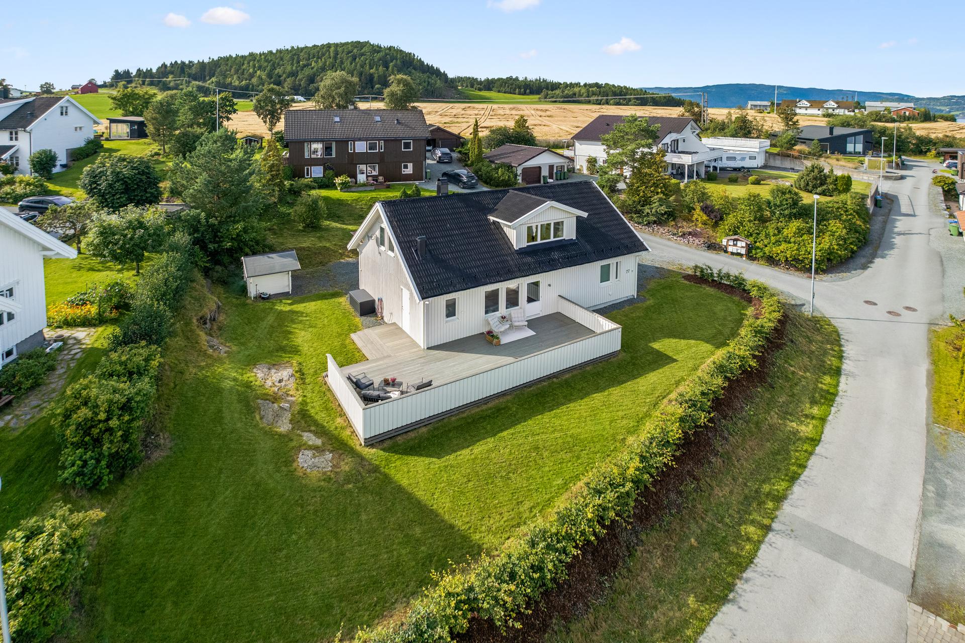 Enebolig fra 2015 i et rolig og barnevennlig område på Ekne.. Bilde nummer 2 av 3
