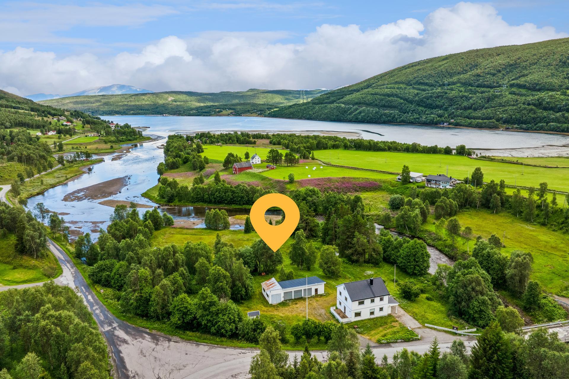Velkommen til Aursfjordveien 2536, her presentert av EiendomsMegler1 Rødbanken v/Wenche
Foto: EFKT
. Bilde nummer 1 av 3