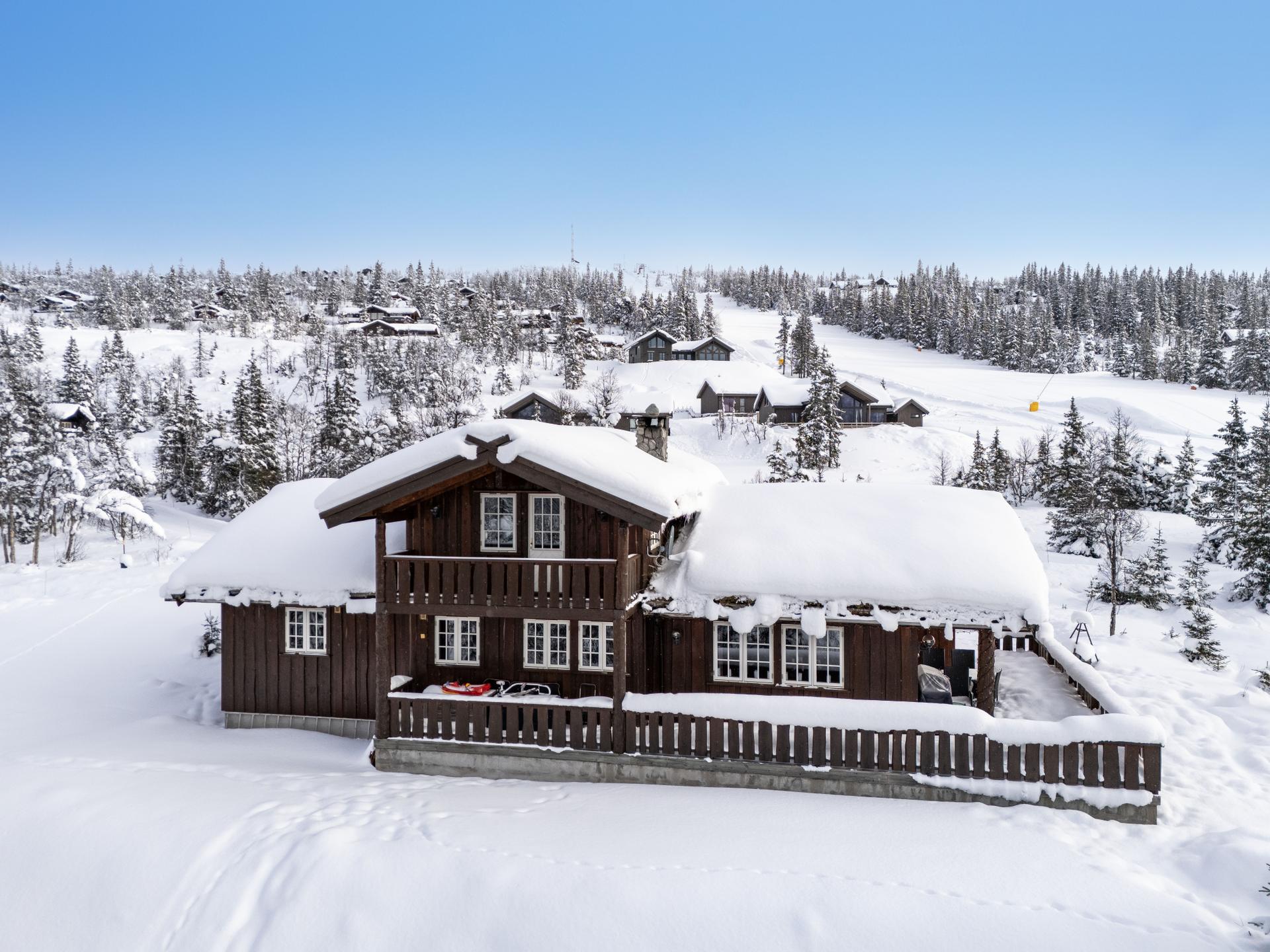 Velkommen til Åslandseterveien 95, en moderne og gjennomført fjellhytte med flott beliggenhet på Haglebu! . Bilde nummer 1 av 3