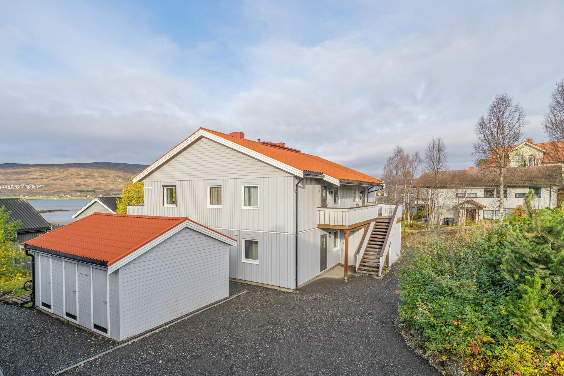 Velkommen til Toftvegen 9 A! Foto: [Fotograf eller fotofirma]. Bilde nummer 3 av 3