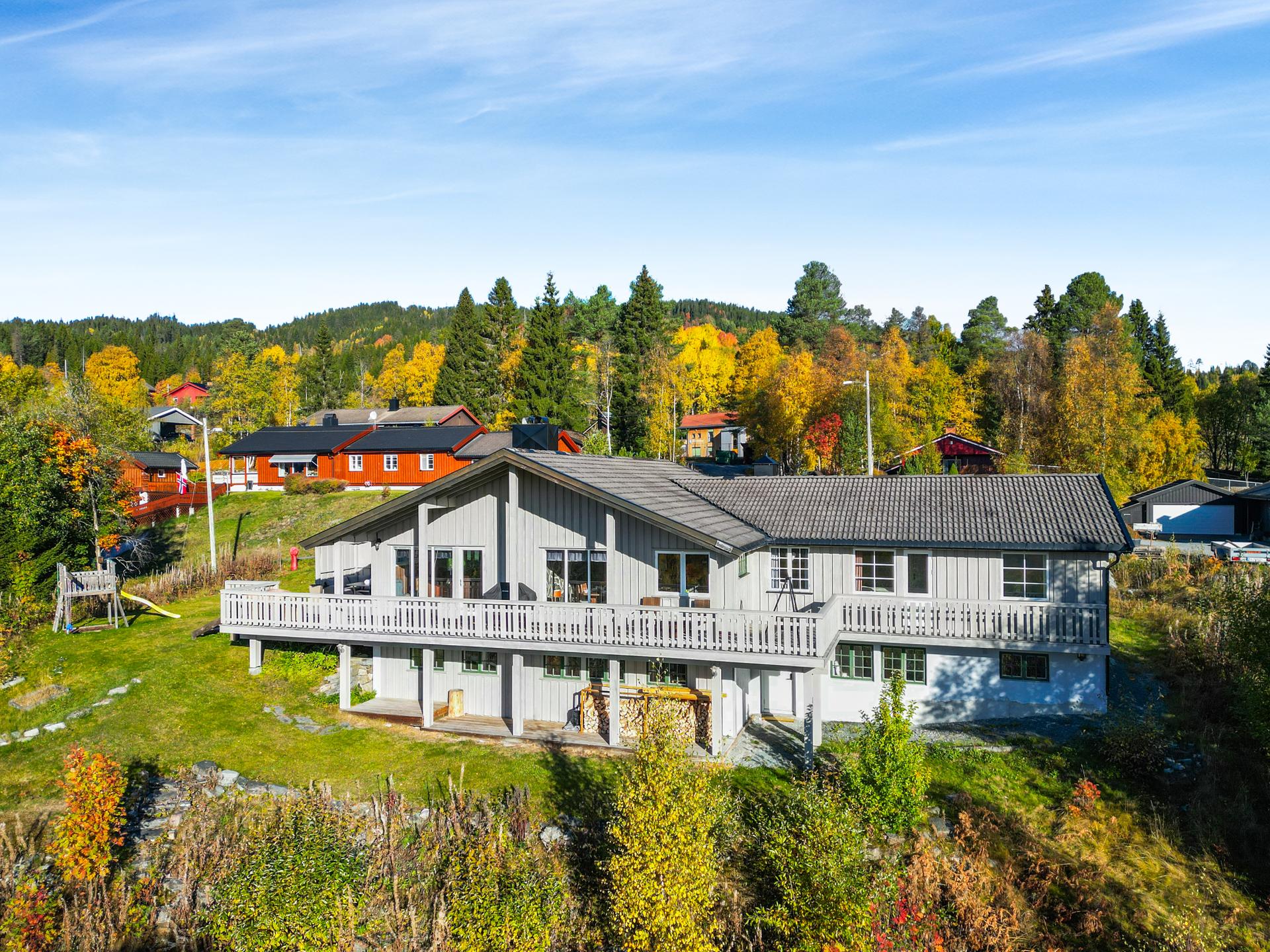 Eiendomsmegler 1 v/ Ann Helen Jamtveit presenterer Skogen 11. Foto: Inbovi. . Bilde nummer 1 av 3
