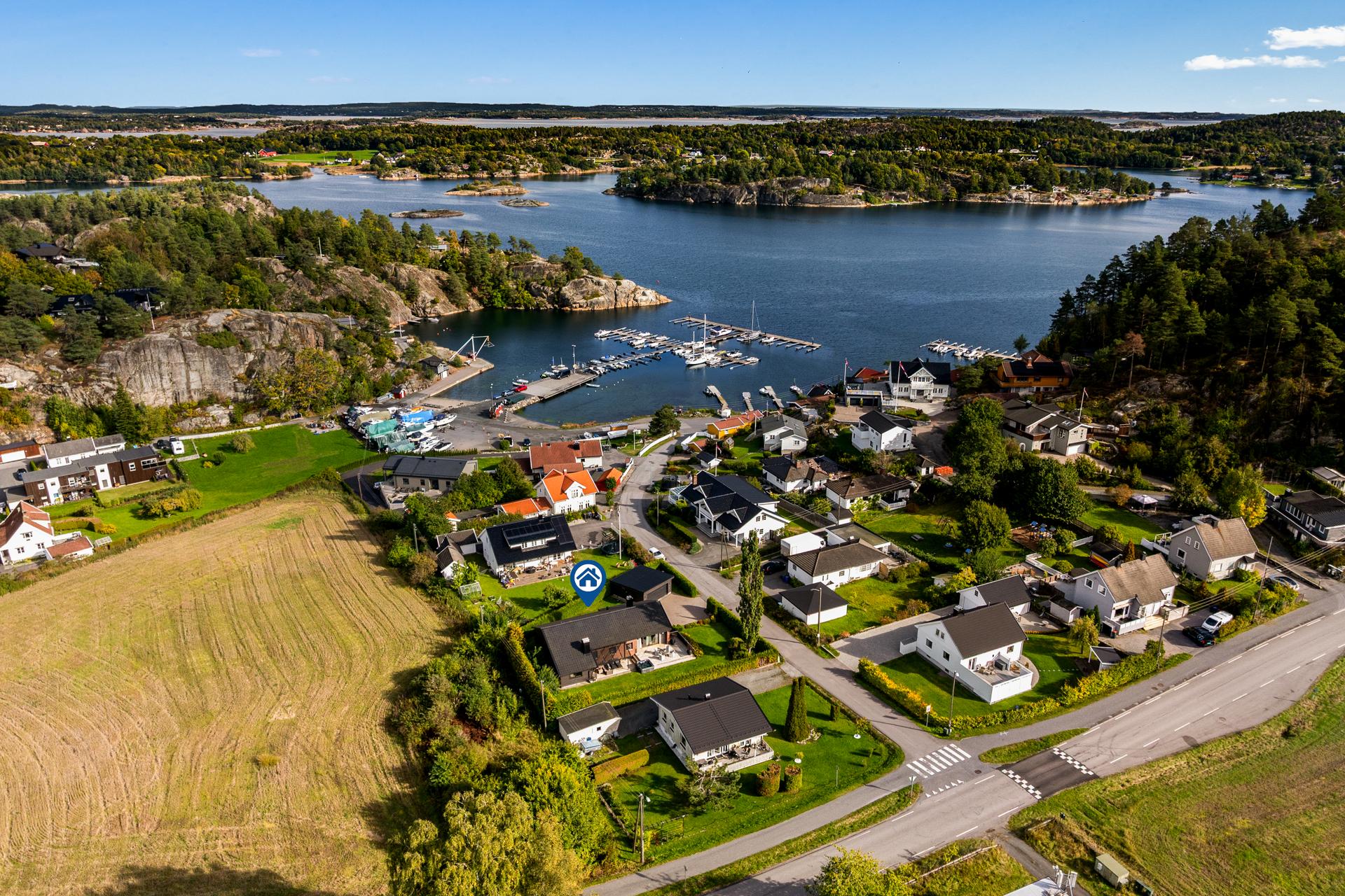 Attraktiv beliggenhet på Vesterøya med nærhet til sjøen, kyststier og idrettsanlegg.. Bilde nummer 3 av 3