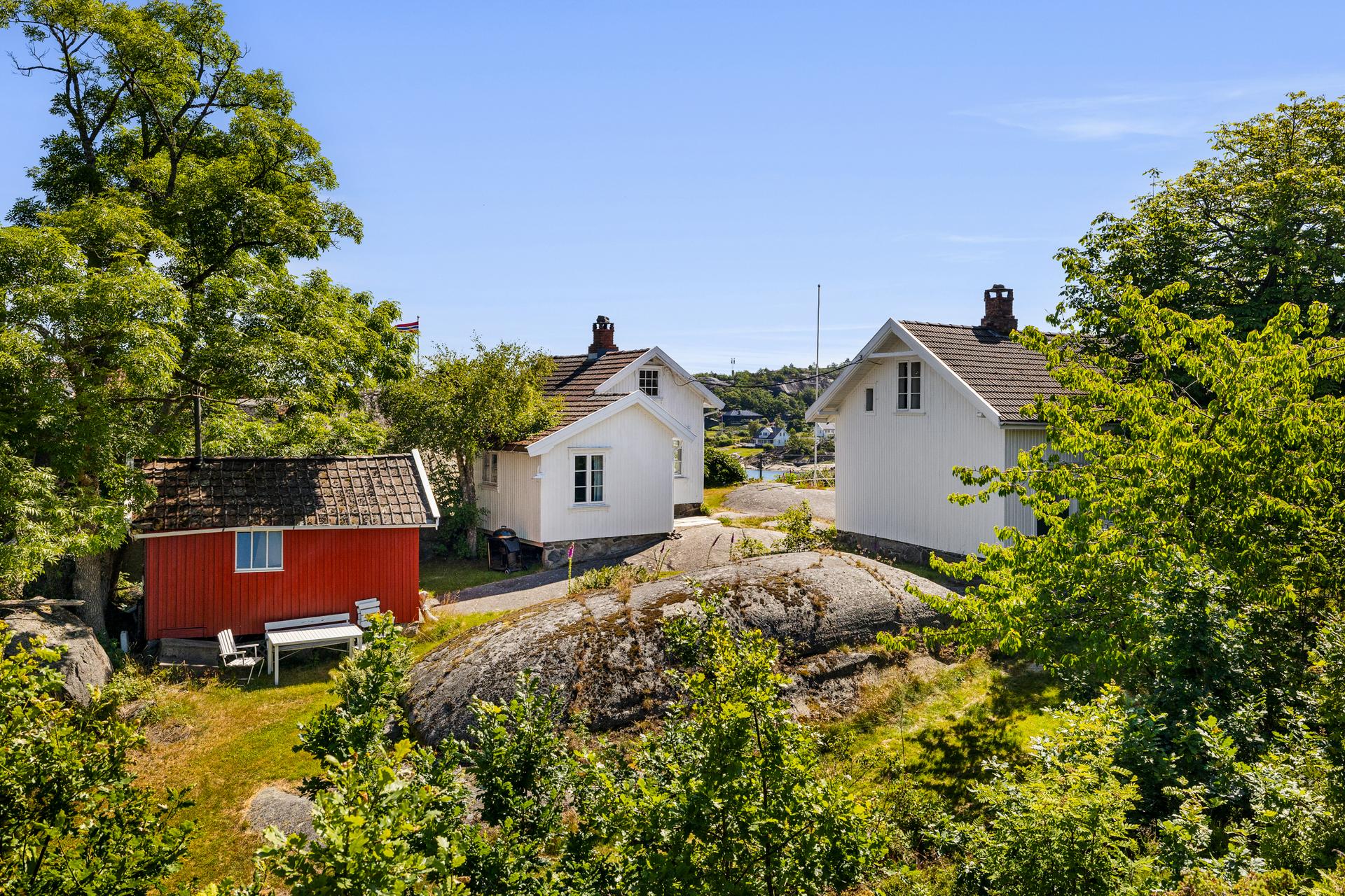 Fritidseiendommen har en fantastisk beliggenhet i maritime omgivelser.. Bilde nummer 2 av 3