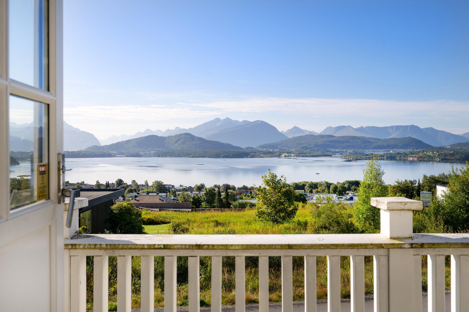 Velkommen til Åsevegen 33! Foto: JC Foto (John Colbensen). Bilde nummer 1 av 3