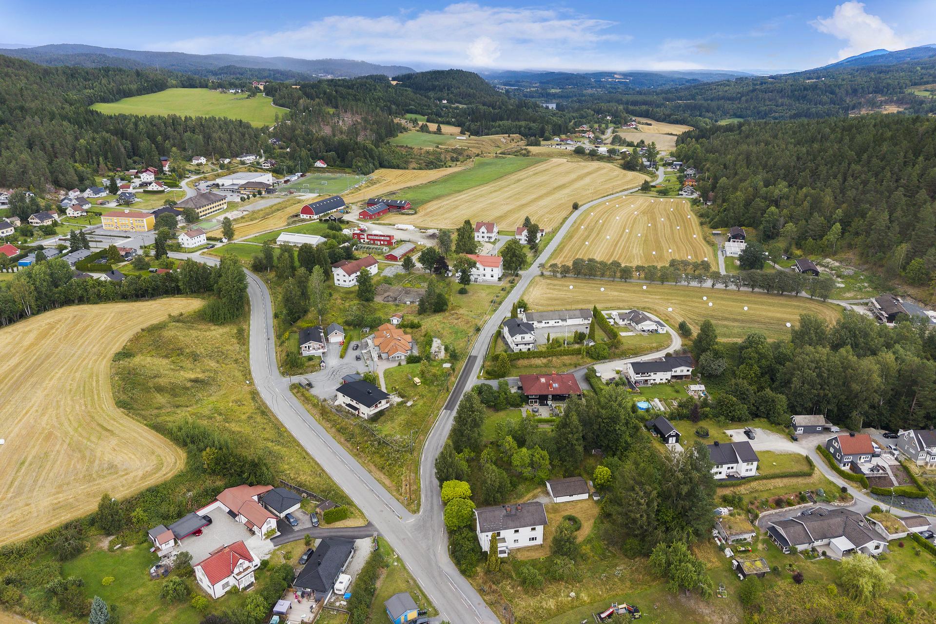 Området byr på landlige og fredelige omgivelser med nærhet til natur og turstier.. Bilde nummer 2 av 3