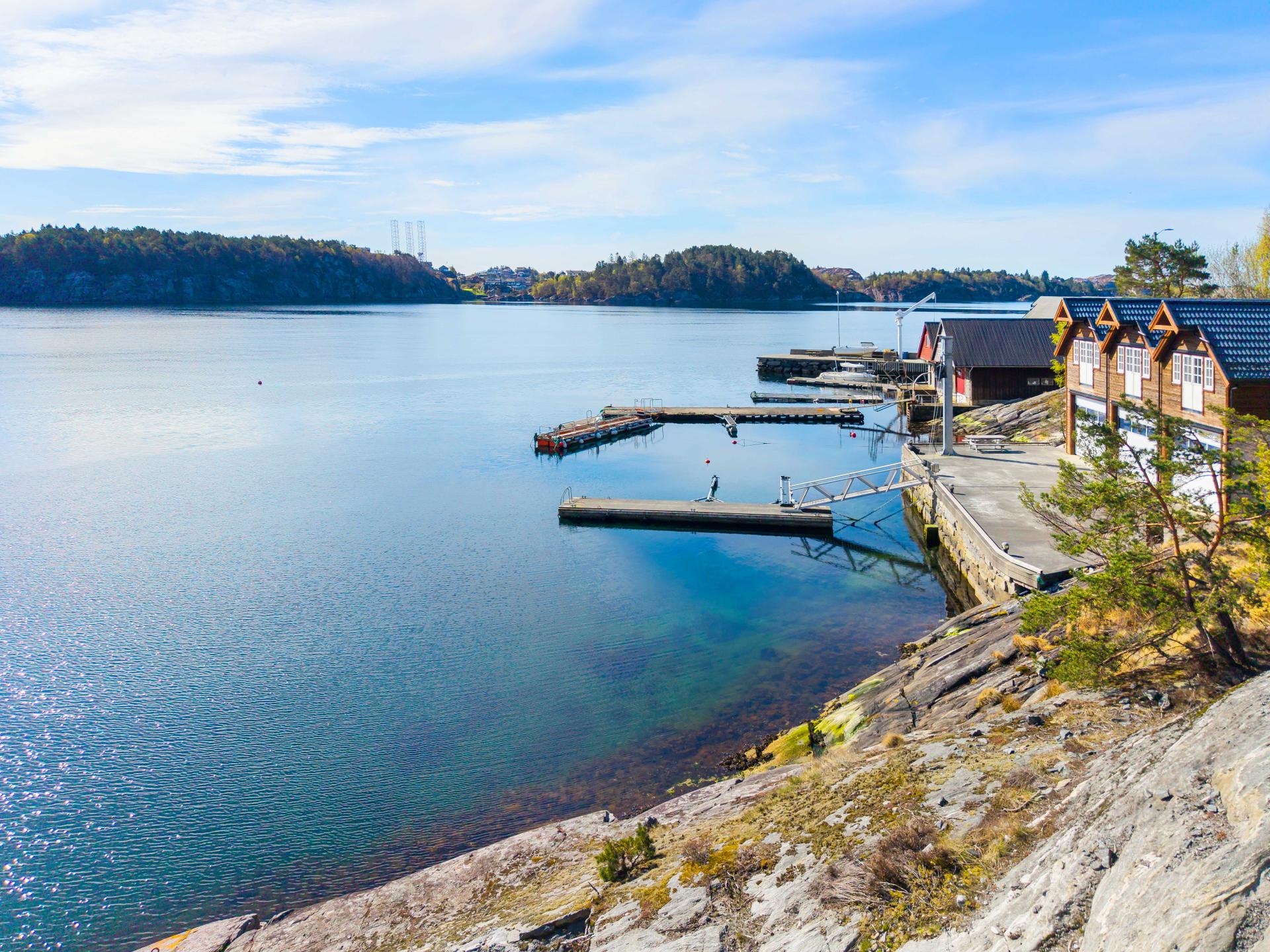 Velkommen til denne flotte naustetomten på Davanger på Askøy. Presentert av Dag Erik Fotland. EiendomsMegler 1 Askøy. Foto: Mats Lie AS. Bilde nummer 1 av 3