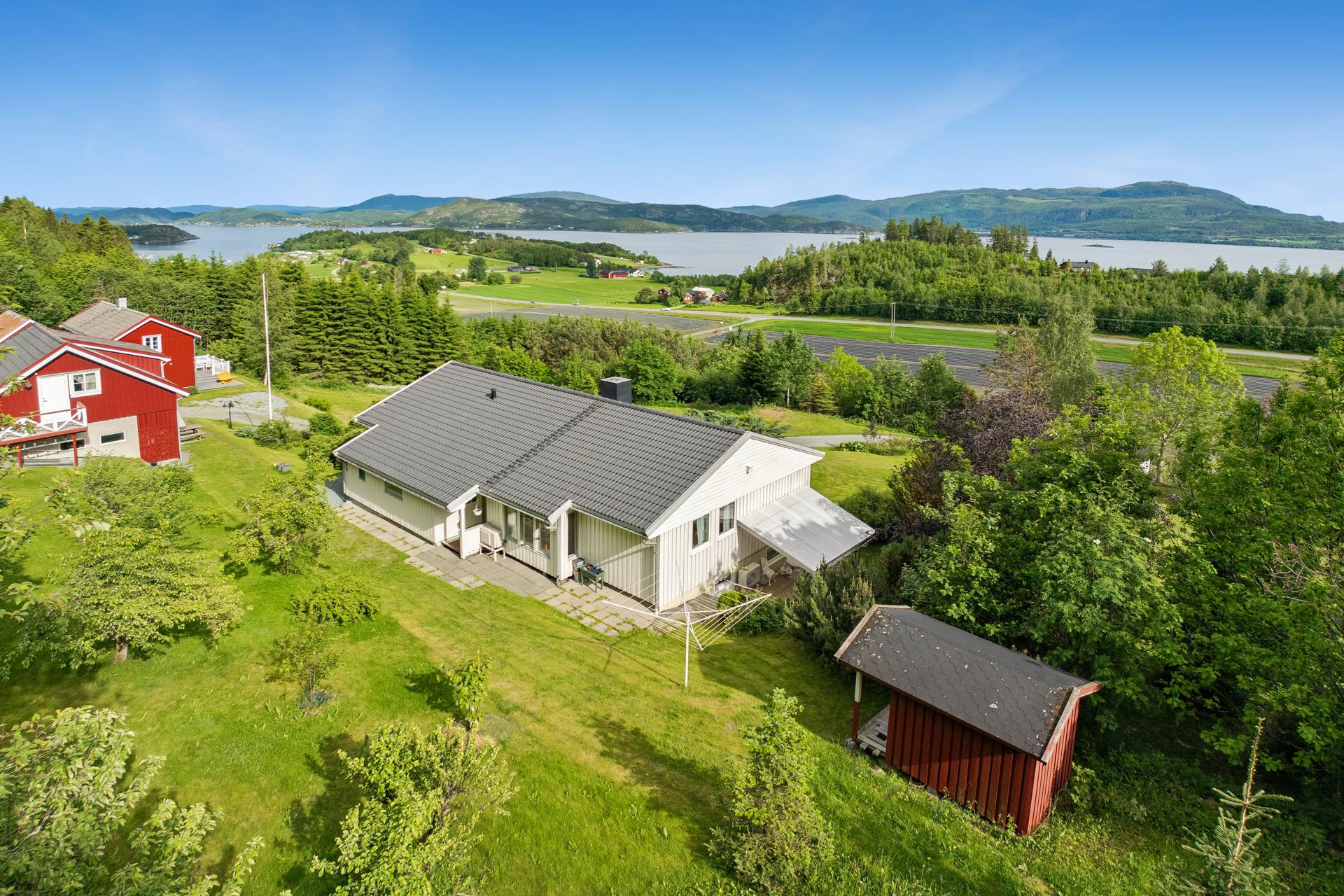 Innholdsrik enebolig med landlig, men samtidig sentral beliggenhet på Frosta.. Bilde nummer 2 av 3