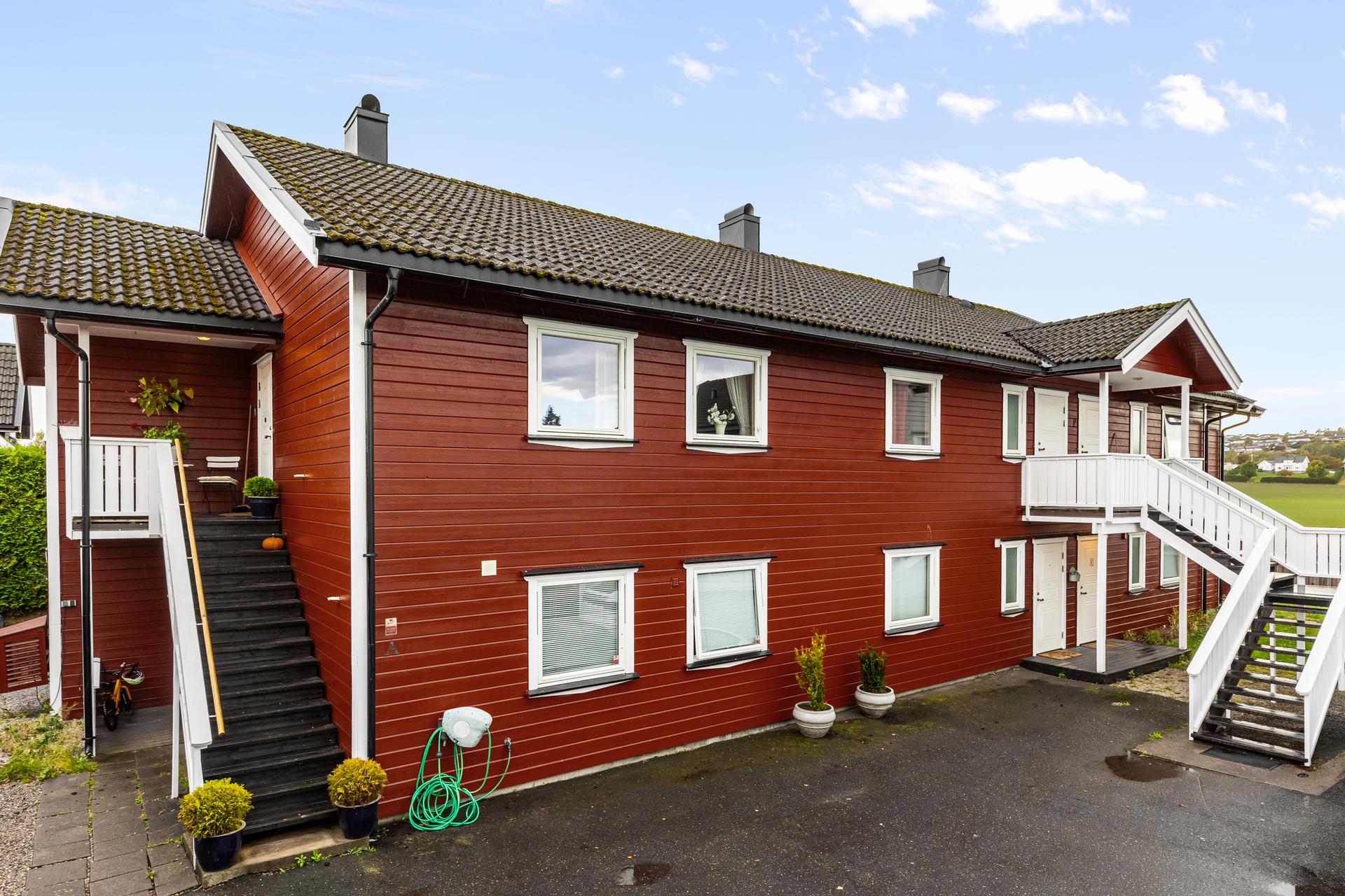 Velkommen til Albert Moeskaus vei 52D! Presentert av EiendomsMegler1 ved Birgit Grandahl. Foto: FOTO Etcetera AS.. Bilde nummer 1 av 3