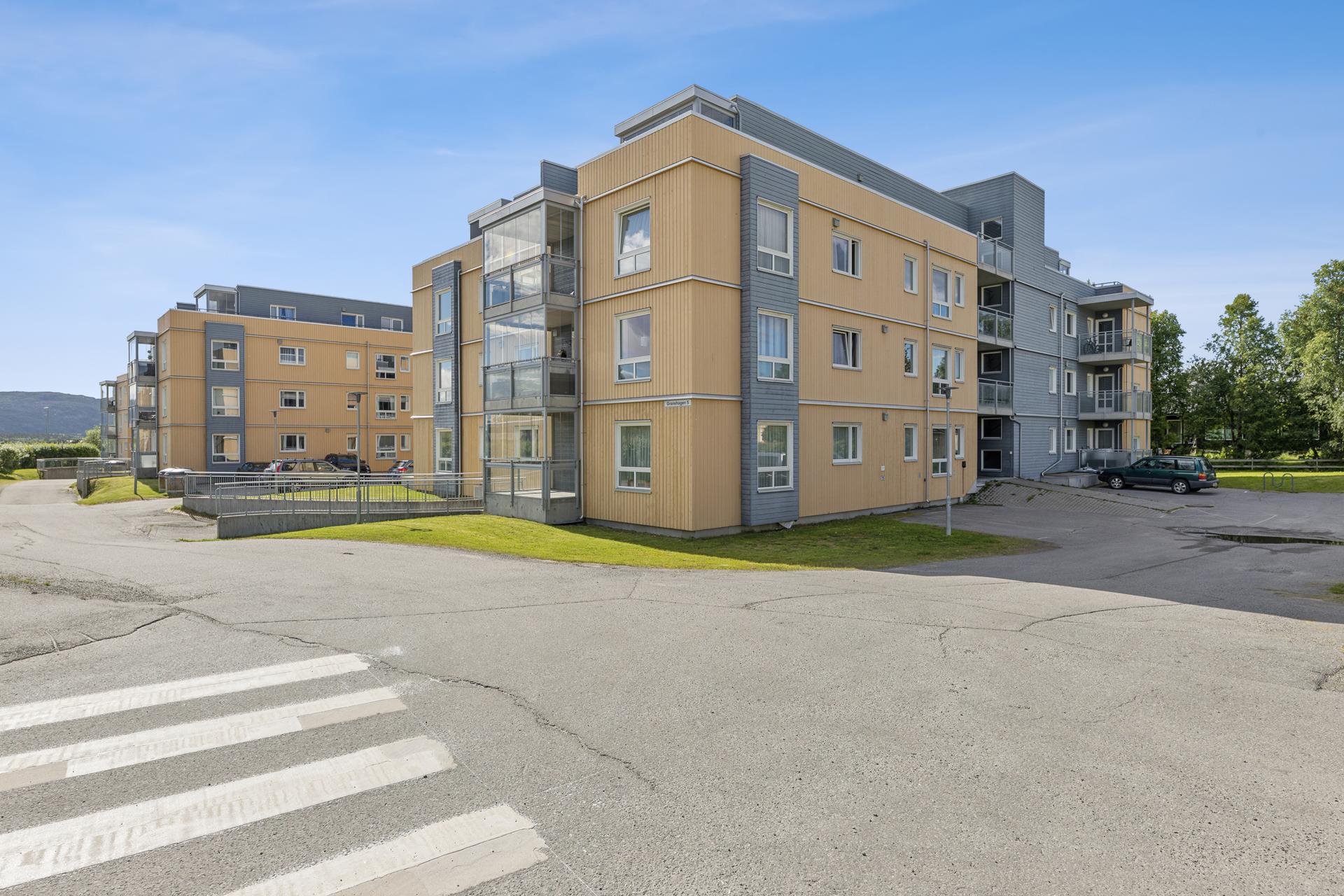Bygget er fra 2008 og er en del av Gartnerihagen borettslag. Foto: Efkt. Bilde nummer 2 av 3