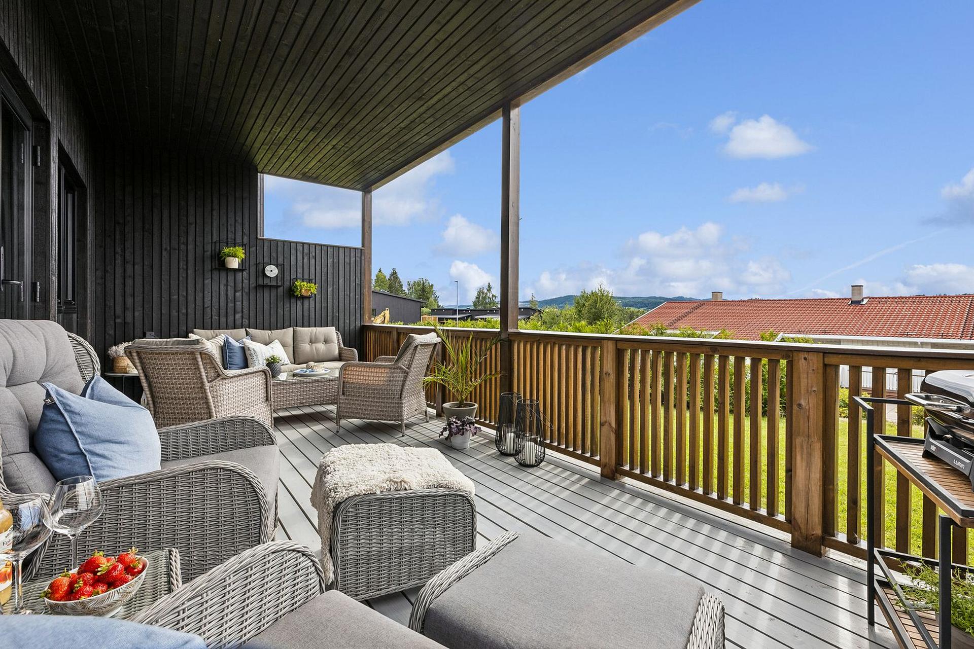 Eierseksjon fra 2022 på bakkeplan med alt på ett plan og overbygd terrasse.. Bilde nummer 3 av 3