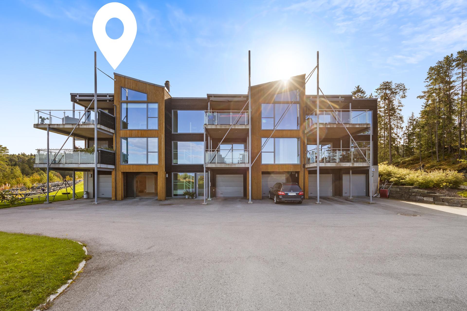 Påkostet og moderne fireromsleilighet i øverste etasje med sjøutsikt! . Bilde nummer 3 av 3
