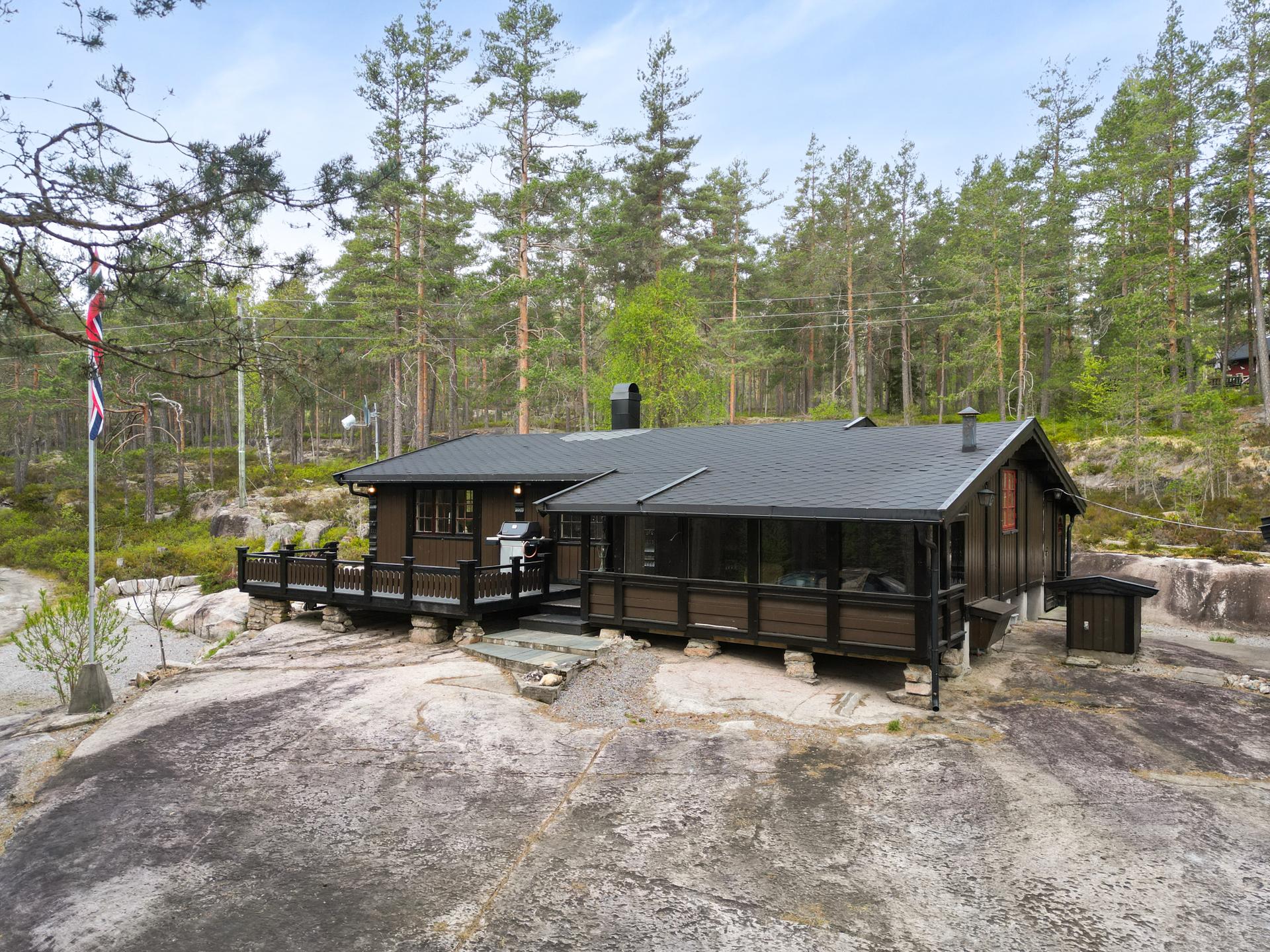 EiendomsMegler1 ved Halvor Østerli presenterer Vatnarvegen 470!     Foto Inbovi  . Bilde nummer 1 av 3