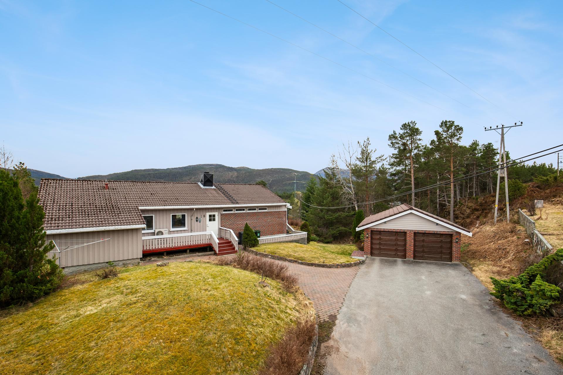 EiendomsMegler 1 v/Morten Høvik har gleden av å presentere Blommenåsen 18! Foto: EFKT. Bilde nummer 1 av 3