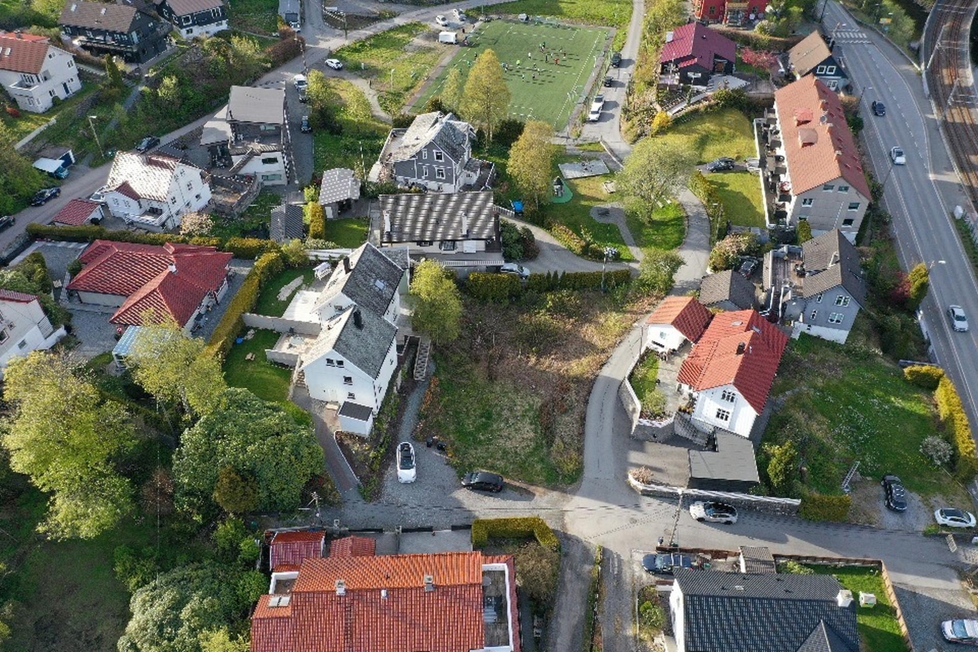 Bilde av tomten. Bilde nummer 2 av 3