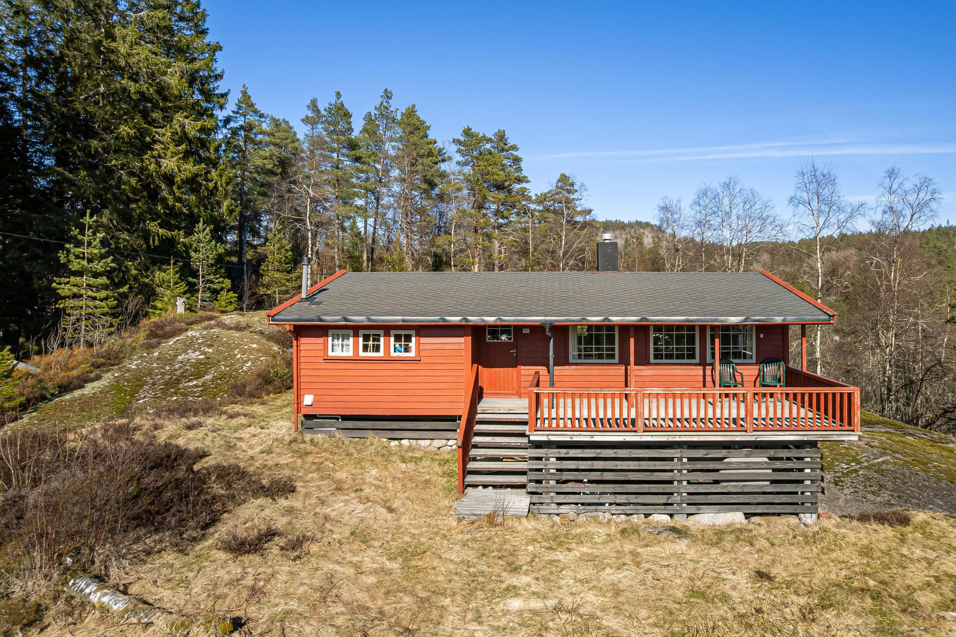 Eiendomsmegler1 v/Kjetil Elle har gleden av å presentere Lokaveien 90. Fotobyrå: Mirakelfoto As. Bilde nummer 1 av 3