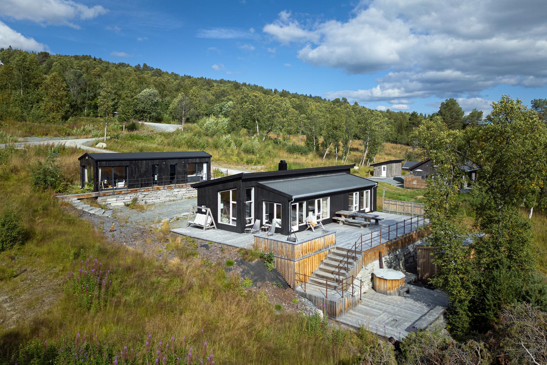 Hyttespesialisten Per Hårstad v/EiendomsMegler1 har gleden av å presentere Nedre Stuggulivegen 9. 
Foto: Ludvig Killingberg . Bilde nummer 1 av 3