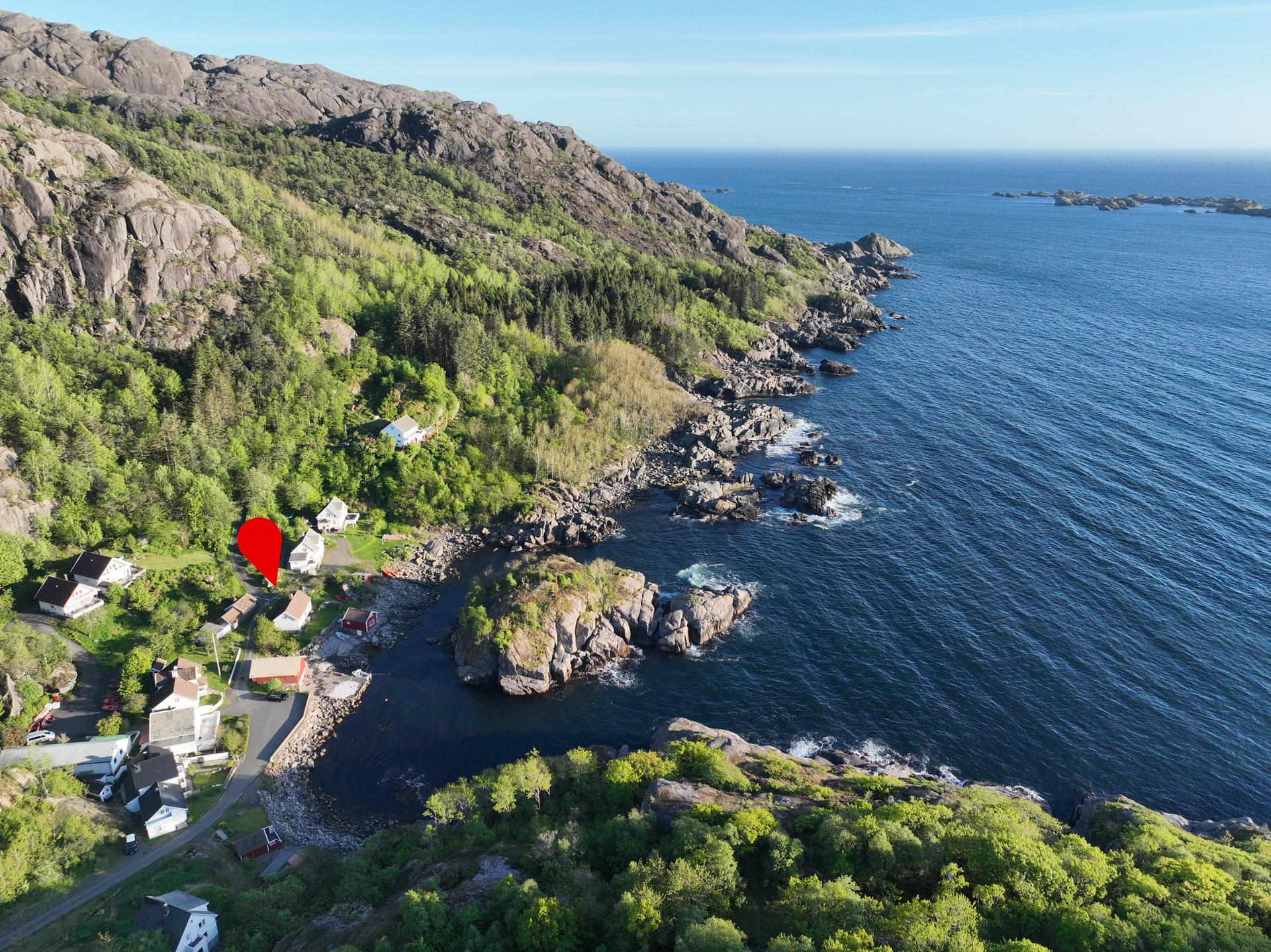 Velkommen til Buveien 165!       
Umiddelbar nærhet til sjøen, med flotte turområder langs den dramatiske kystlinjen.. Bilde nummer 1 av 3