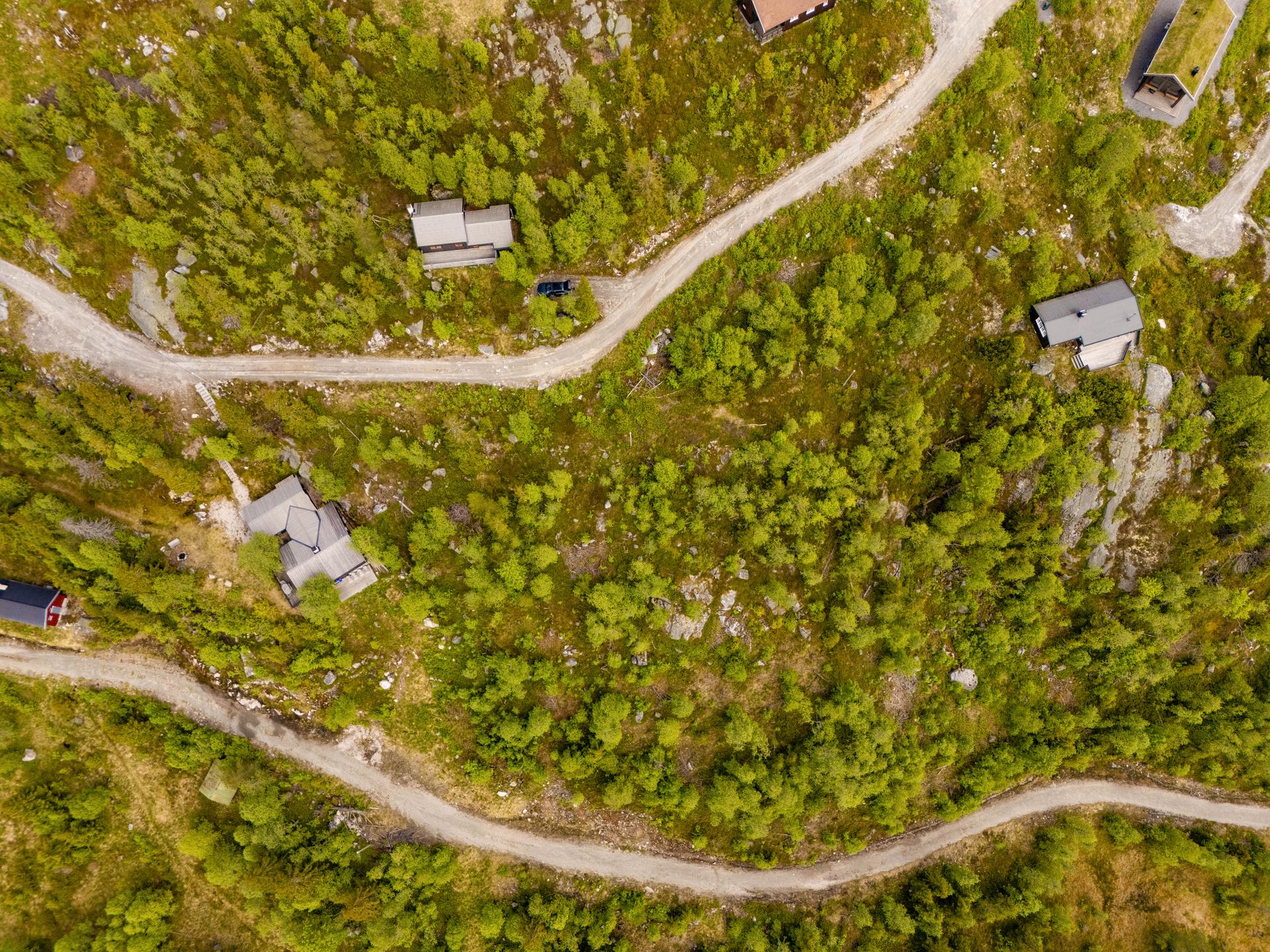 Fritidstomt med en attraktiv beliggenhet i et etablert og populært hytteområde.. Bilde nummer 2 av 3