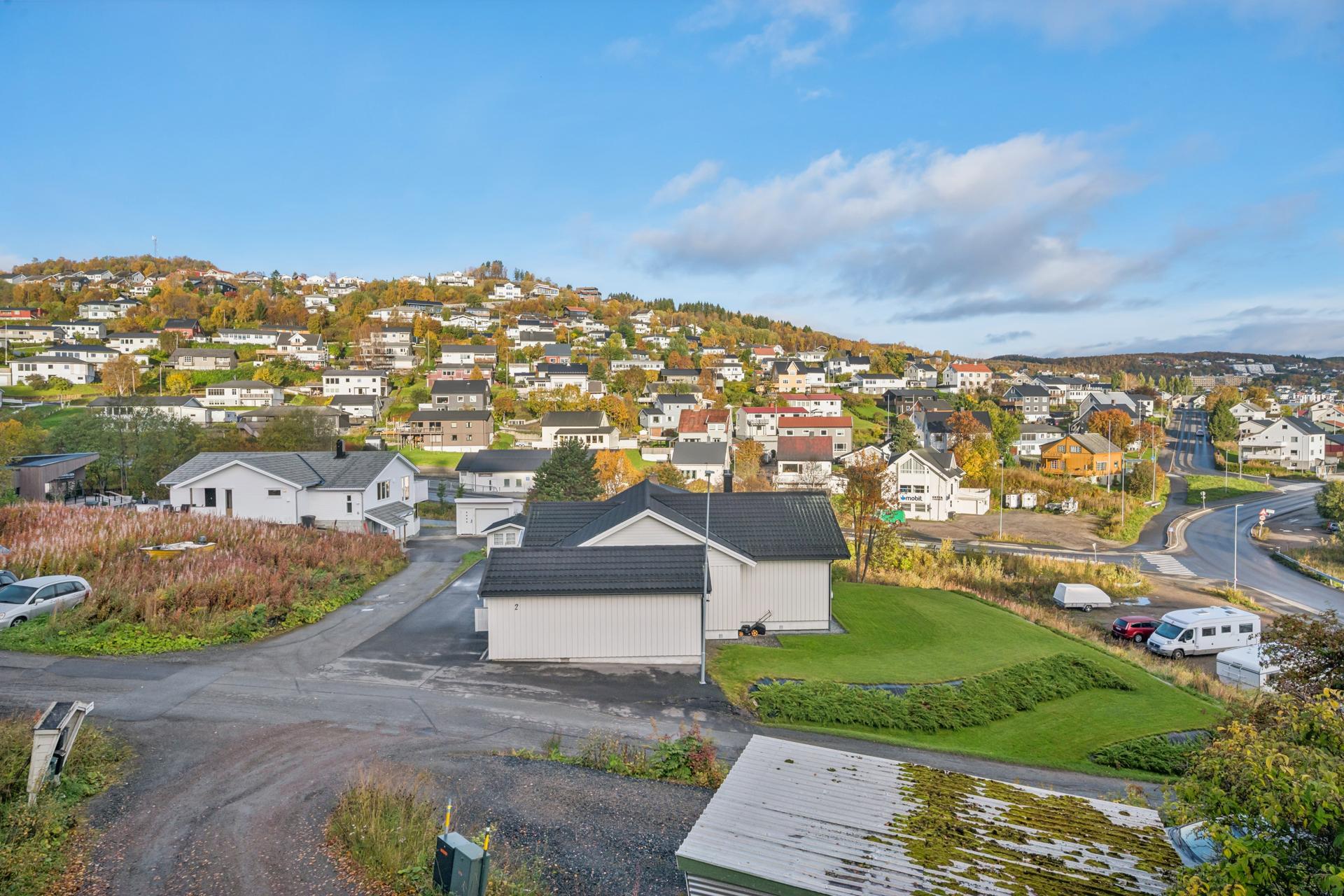 Utsikt fra veranda mot Harstadbotn og sentrum.. Bilde nummer 3 av 3