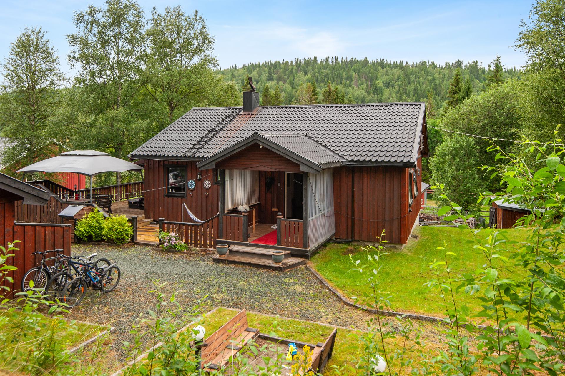 Boligen er på 153m² fordelt på to plan.. Bilde nummer 2 av 3
