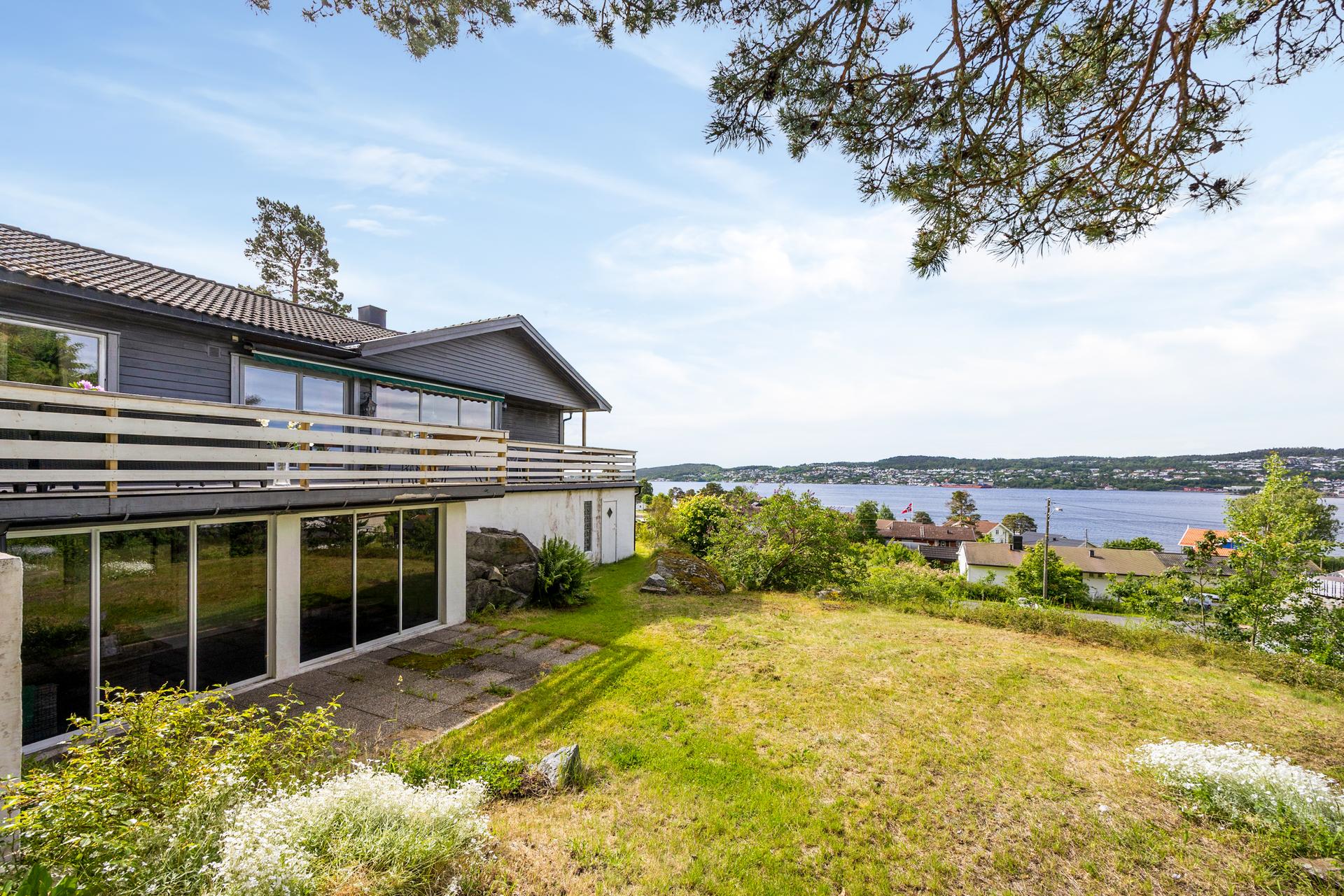 Velkommen til denne eneboligen på idylliske Sandøya! Foto: Inbovi AS. Bilde nummer 3 av 3