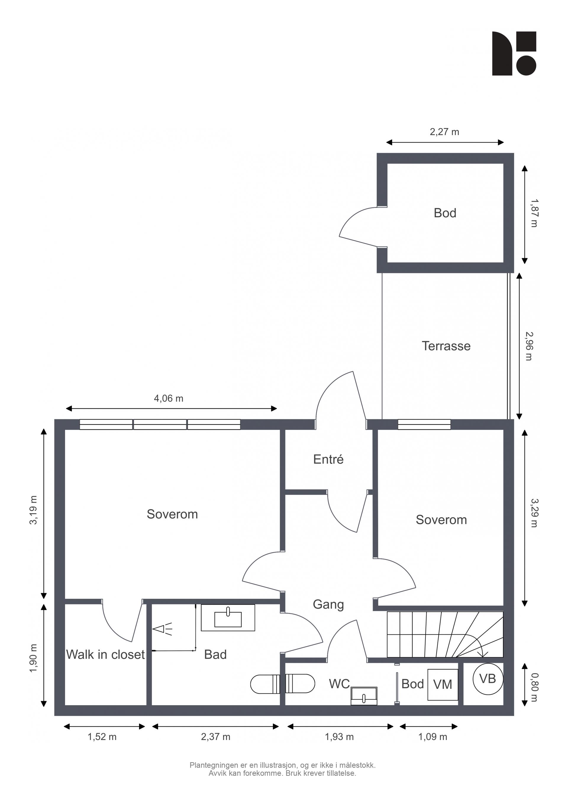 Første etasje har en funksjonell planløsning med to soverom, bad, separat toalettrom og et praktisk walk-in closet.. Bilde nummer 3 av 3