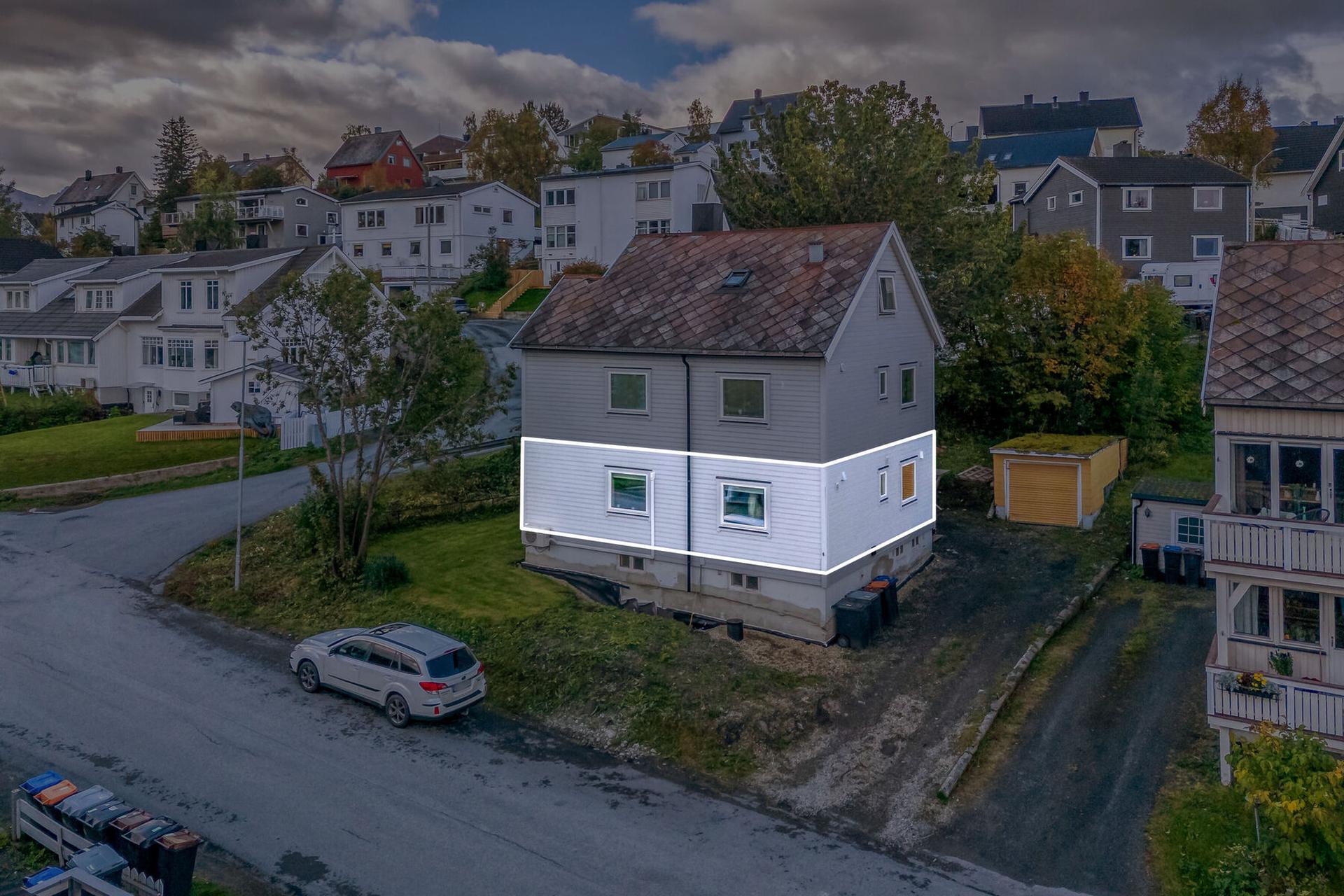 Markert omriss viser leilighetens plassering i første etasje.. Bilde nummer 2 av 3