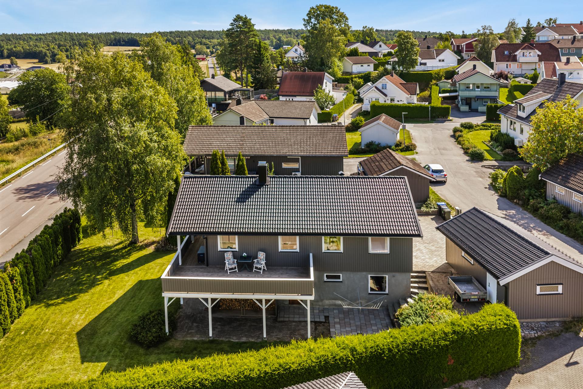 Taket er oppgradert med ny betongtakstein og pipebeslag i 2021.. Bilde nummer 3 av 3